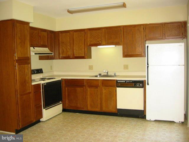 FAIRVIEW COMMONS - Residential Lease