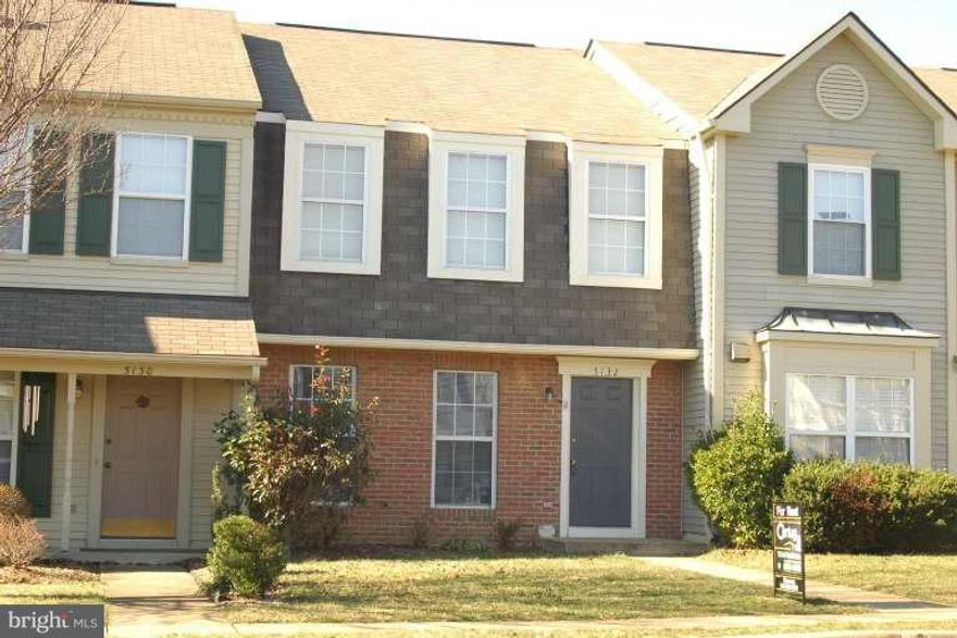 Spacious 3 BR 1.5  BA town home on quiet cul-de-sac in Fairview Commons. Open floor plan. Nearly 1400 SF of  living space. Eat in kit, formal DR, large master suite, lots of closet space. Convenient location. Rent includes lawn service, trash and snow removal.