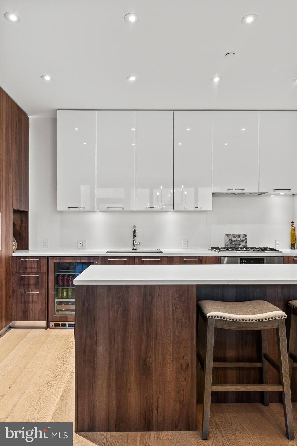 THE VERSE CONDO - Residential Lease