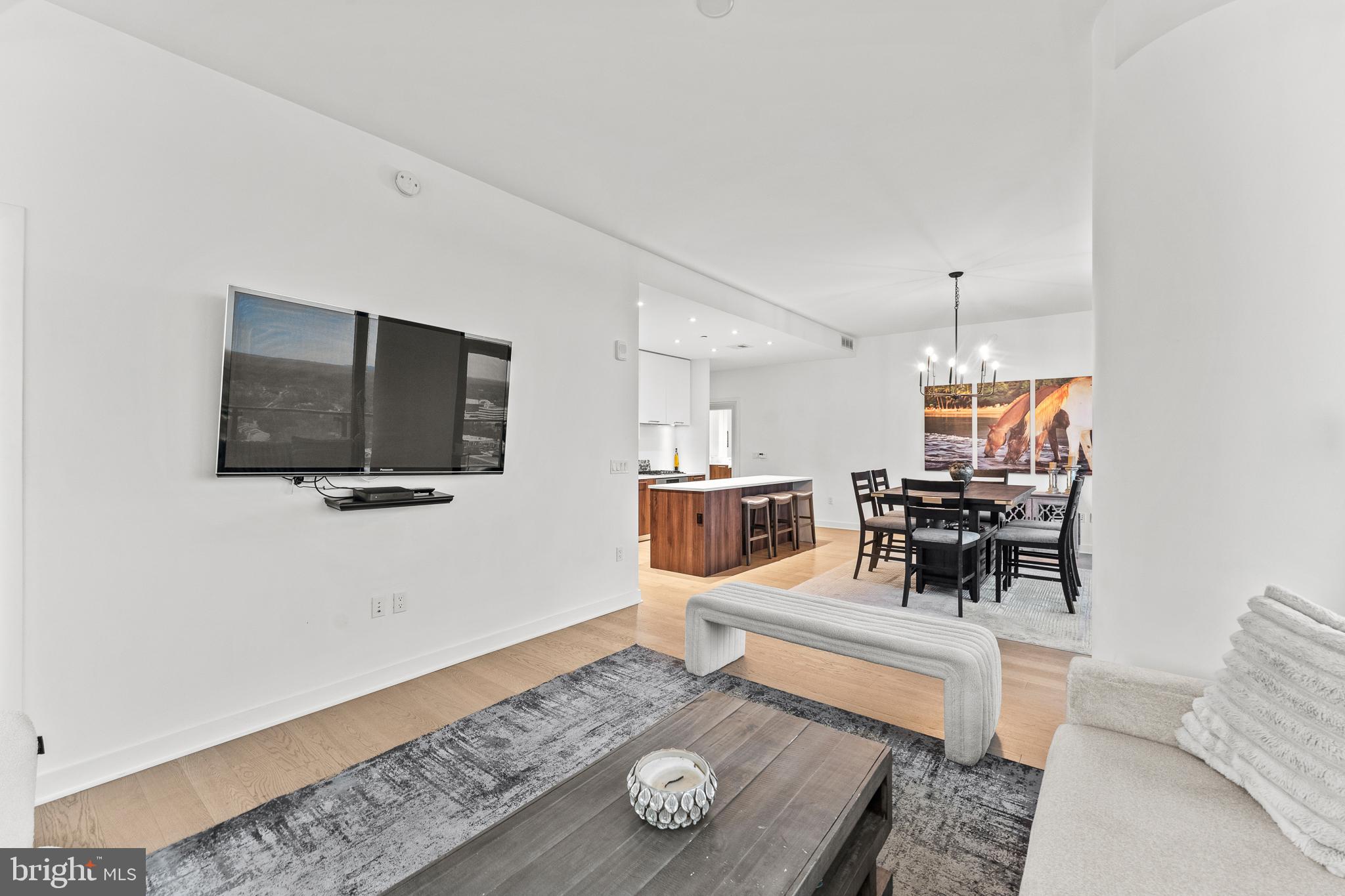 THE VERSE CONDO - Residential Lease