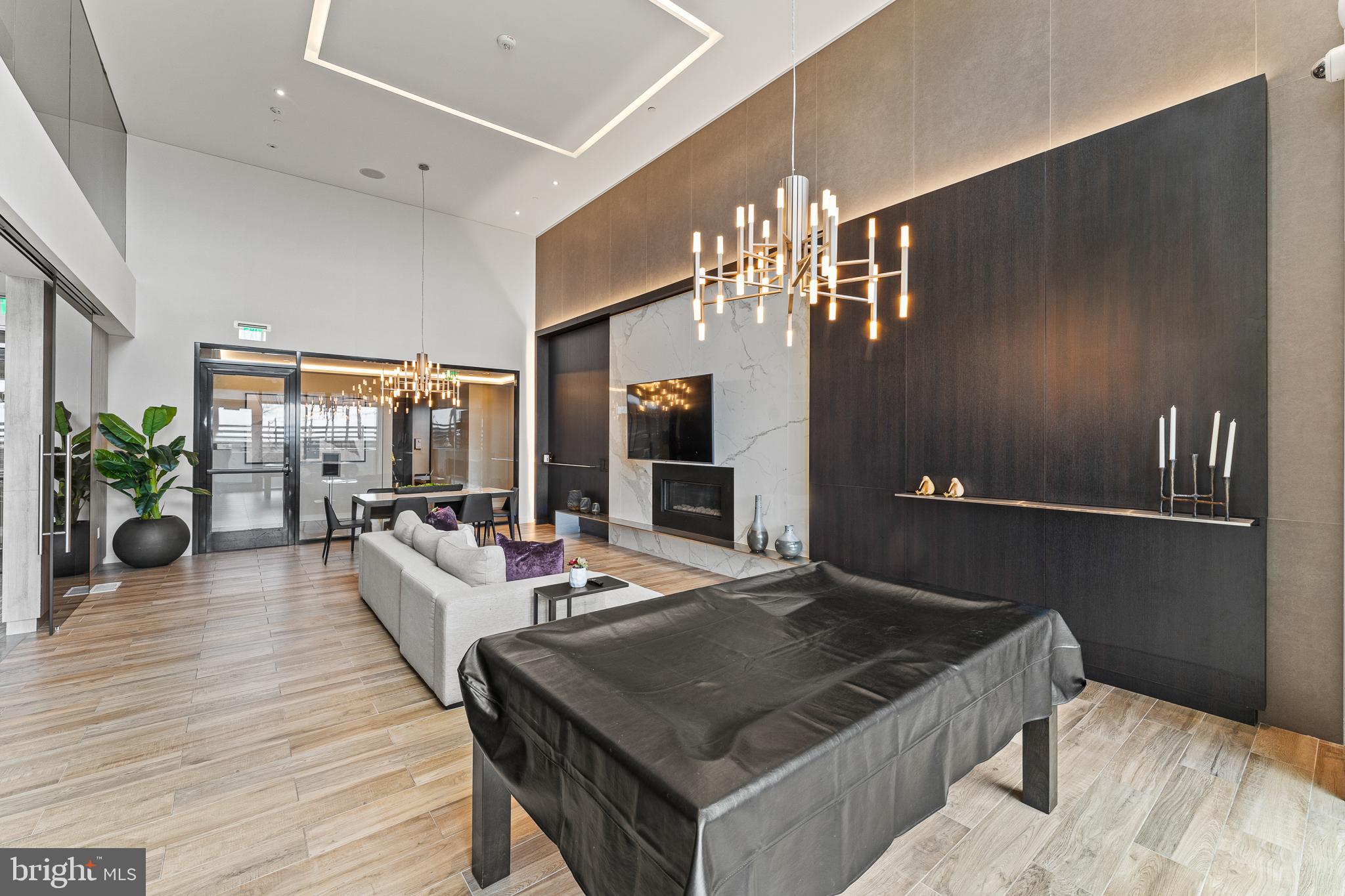 THE VERSE CONDO - Residential Lease