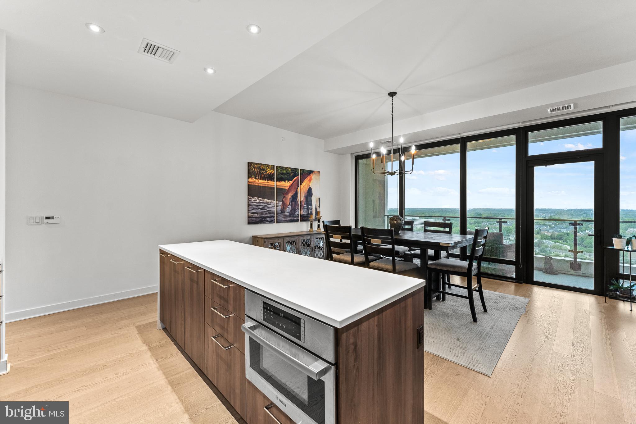 THE VERSE CONDO - Residential Lease