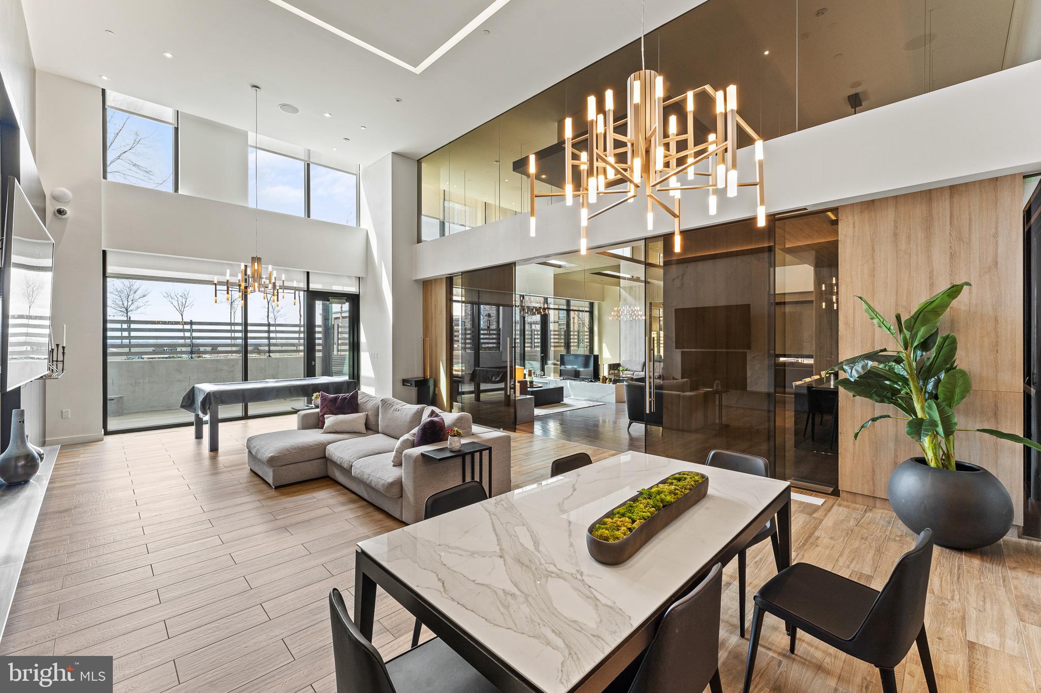 THE VERSE CONDO - Residential Lease