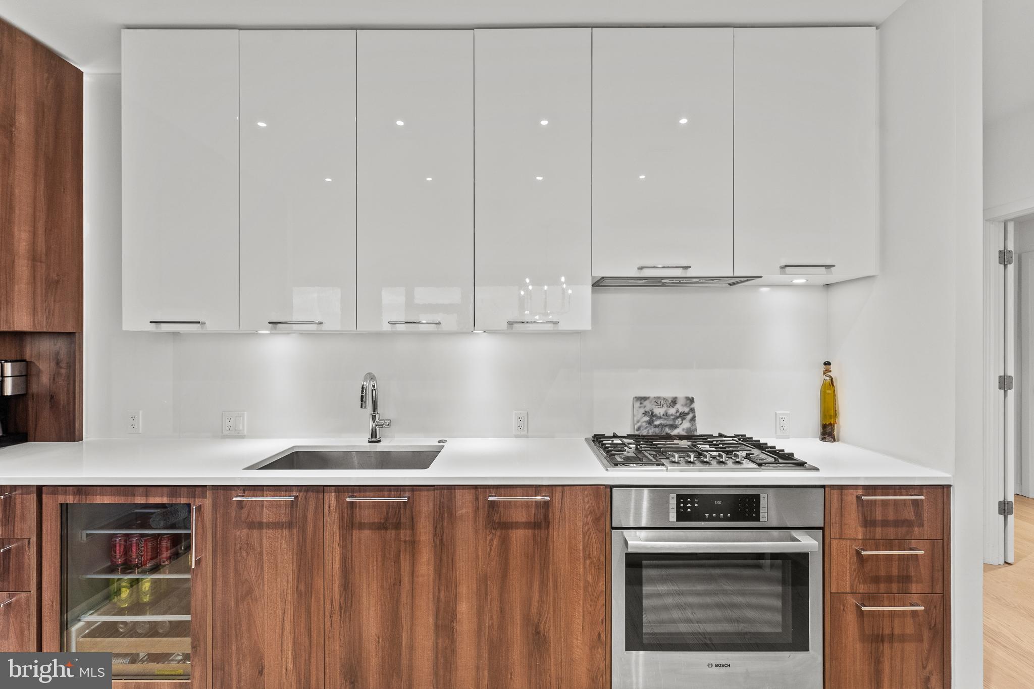 THE VERSE CONDO - Residential Lease