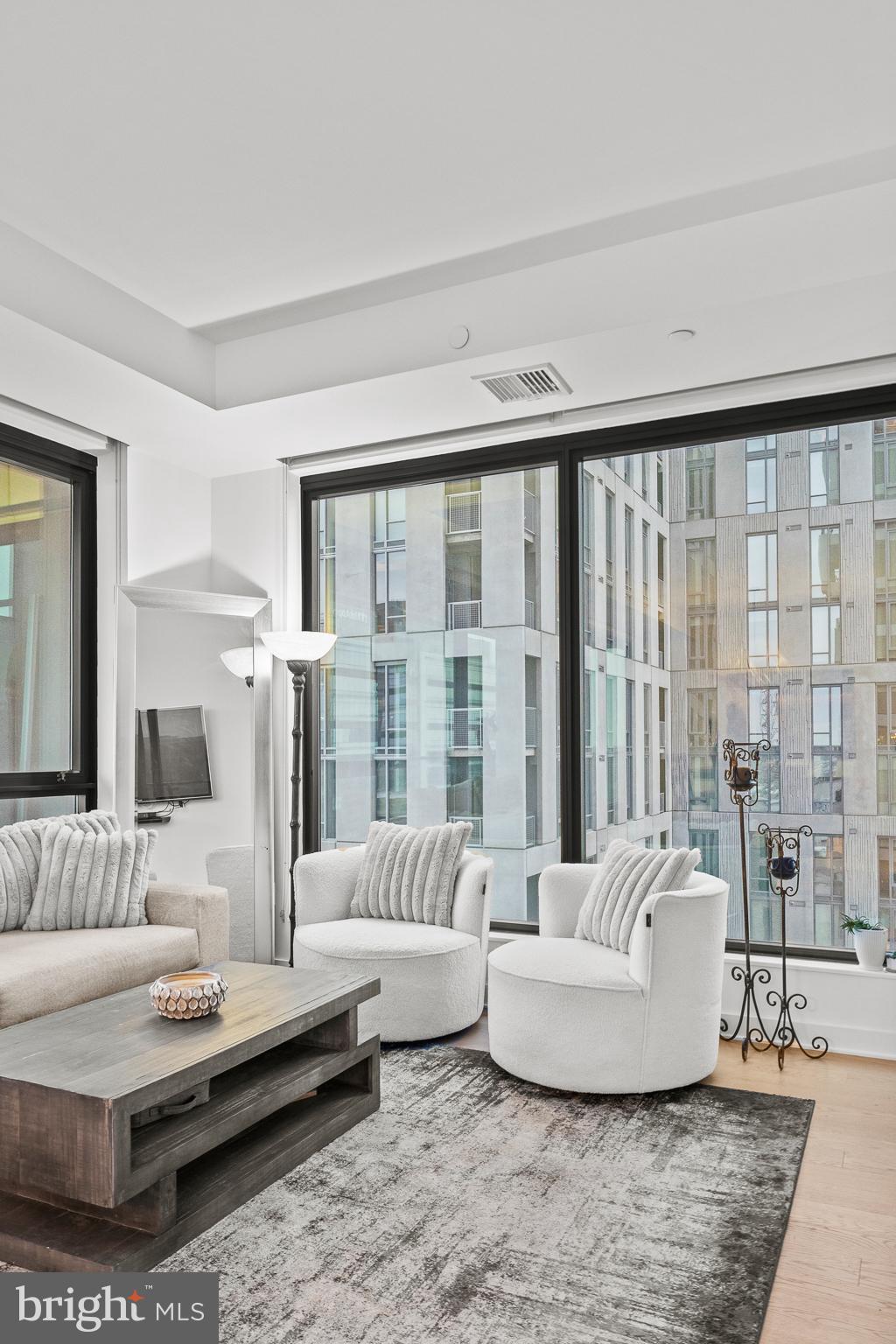 THE VERSE CONDO - Residential Lease