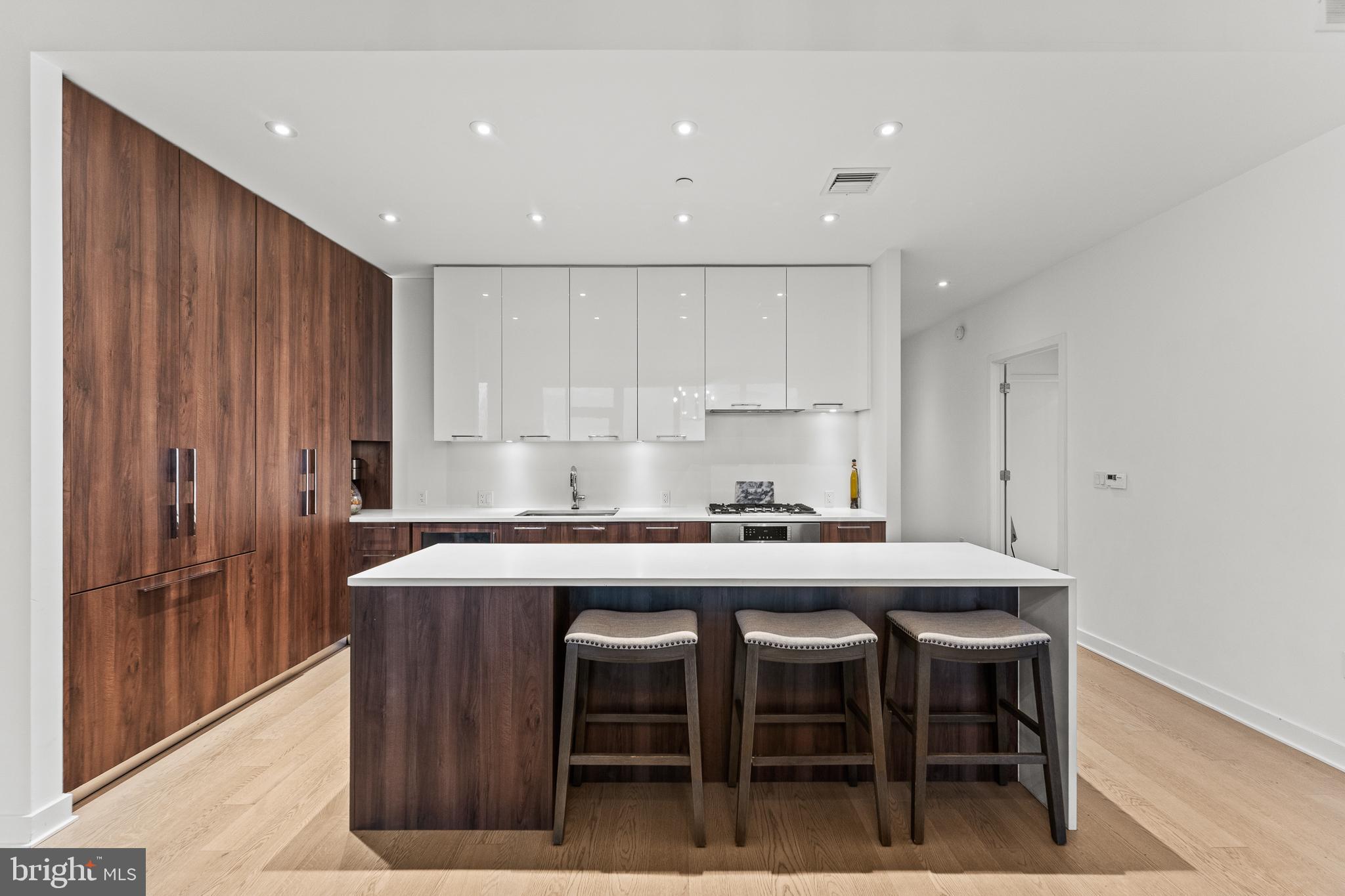 THE VERSE CONDO - Residential Lease