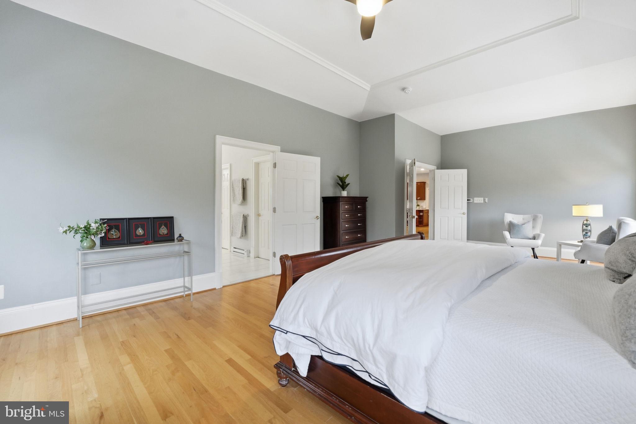 WILLIAMSBURG COMMONS - Residential