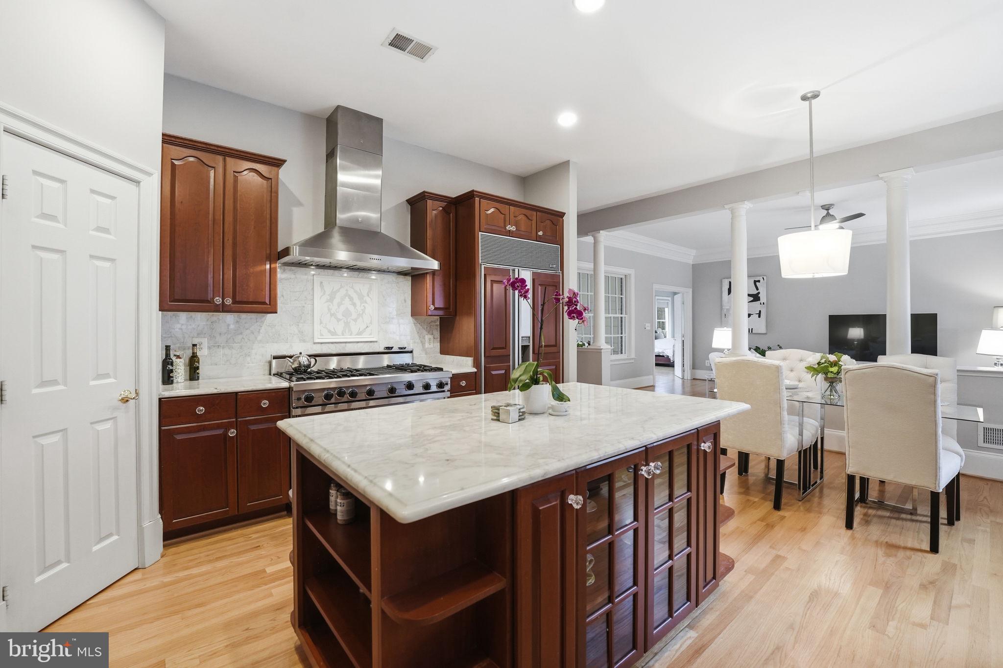 WILLIAMSBURG COMMONS - Residential