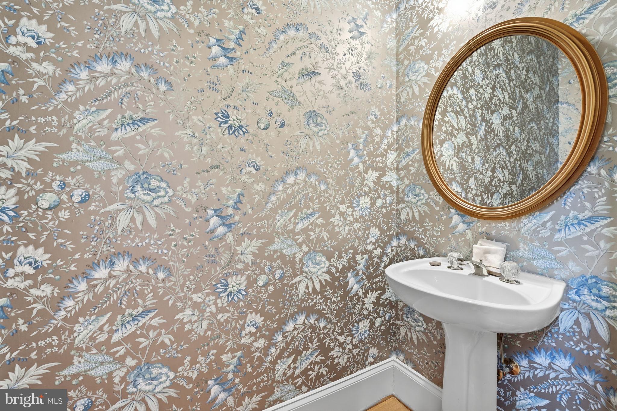 WILLIAMSBURG COMMONS - Residential