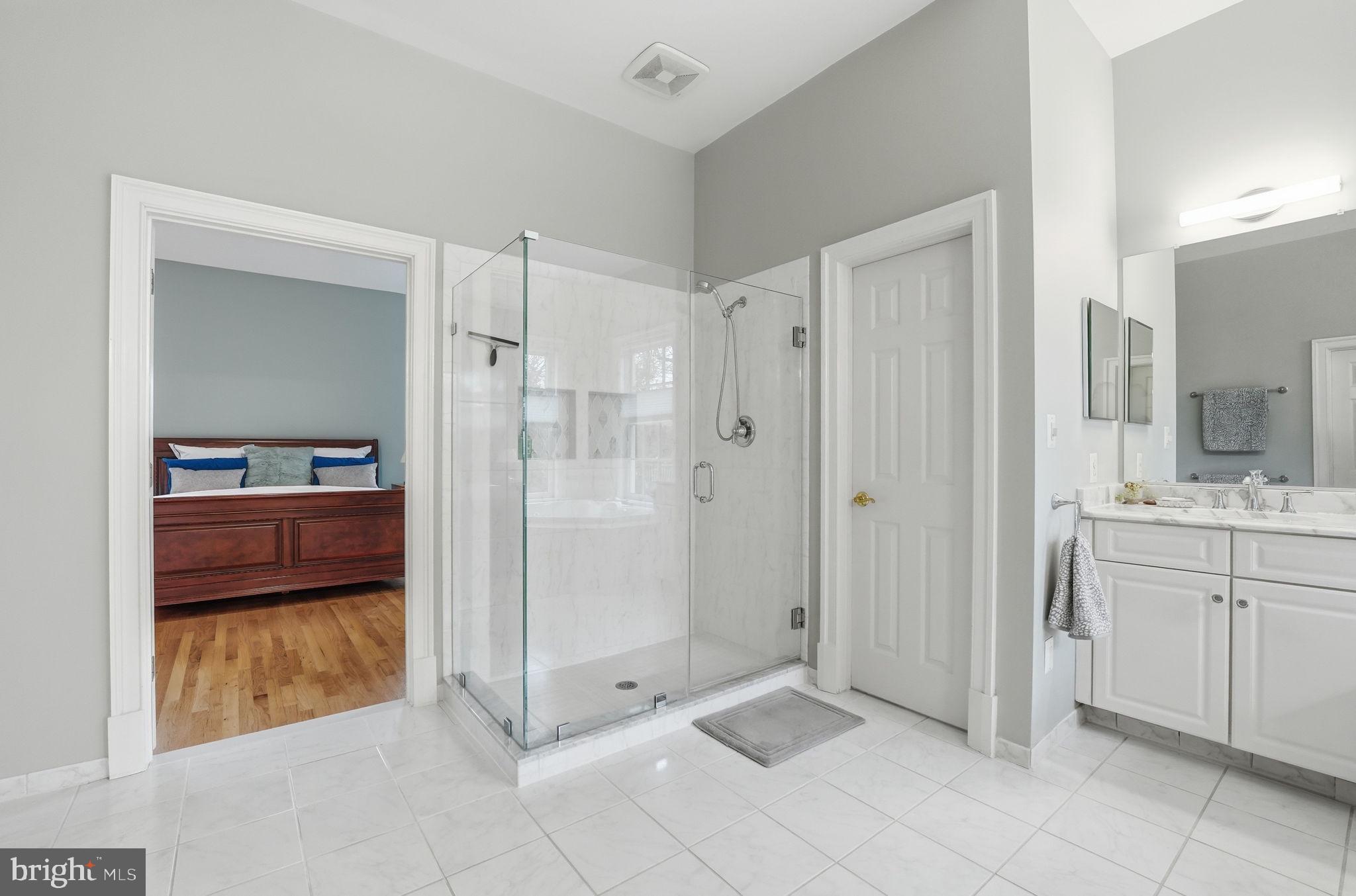 WILLIAMSBURG COMMONS - Residential