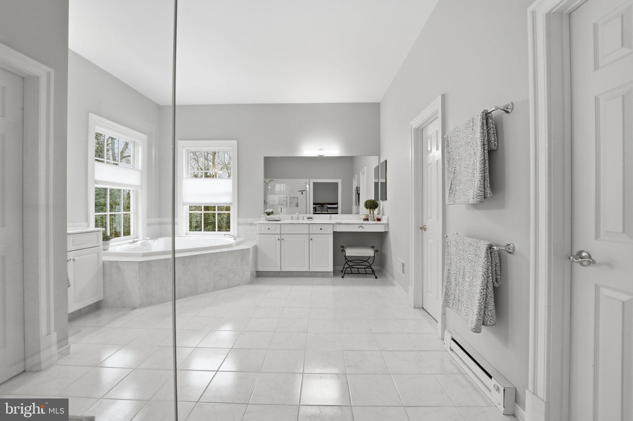 WILLIAMSBURG COMMONS - Residential