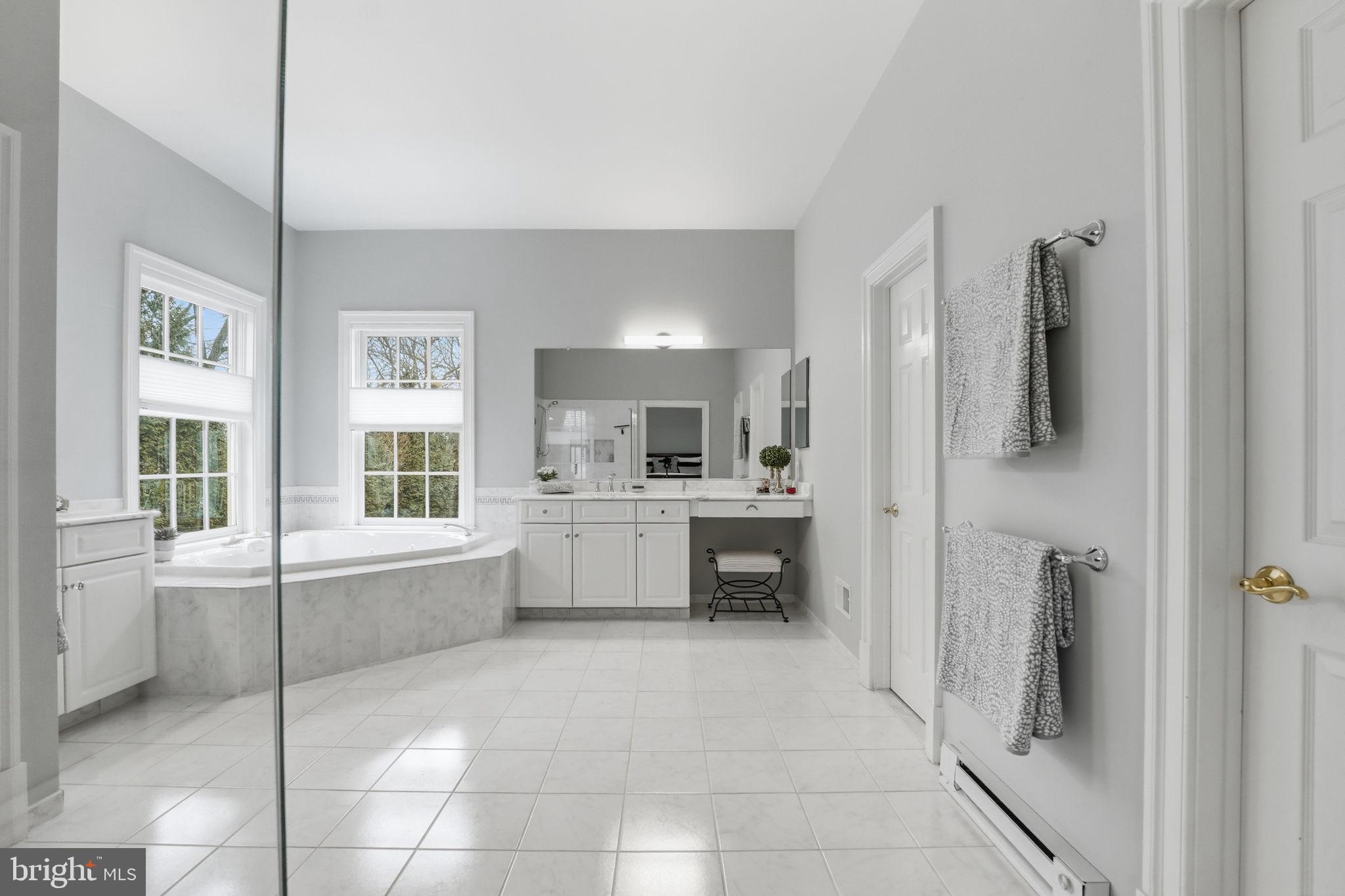 WILLIAMSBURG COMMONS - Residential