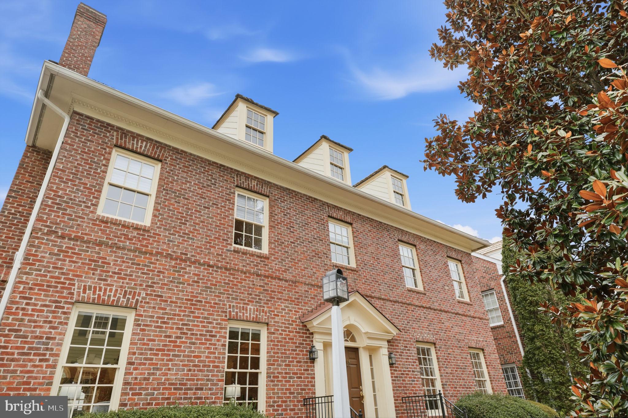 WILLIAMSBURG COMMONS - Residential