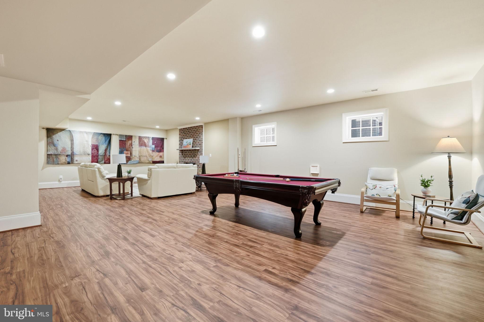 WILLIAMSBURG COMMONS - Residential