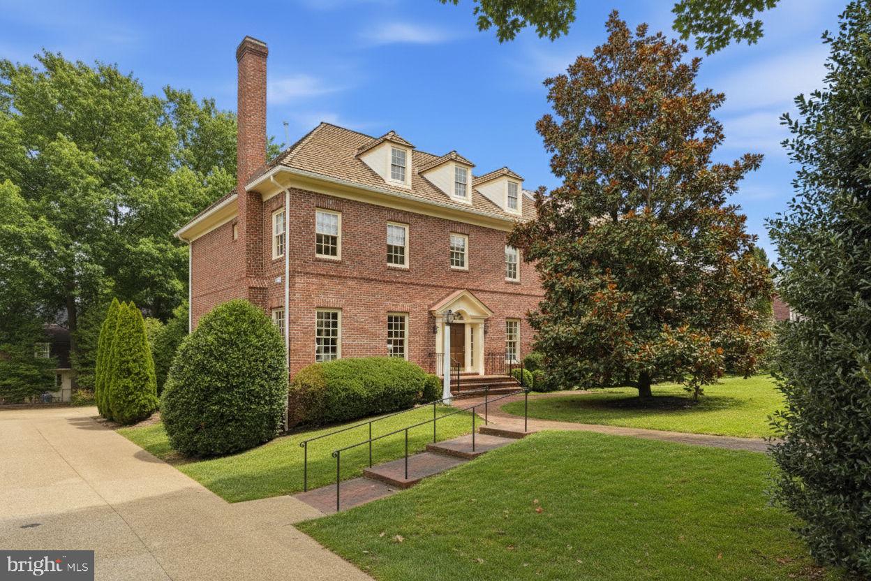 WILLIAMSBURG COMMONS - Residential