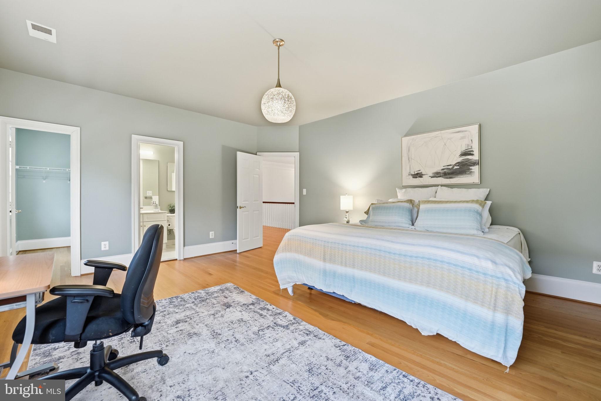 WILLIAMSBURG COMMONS - Residential