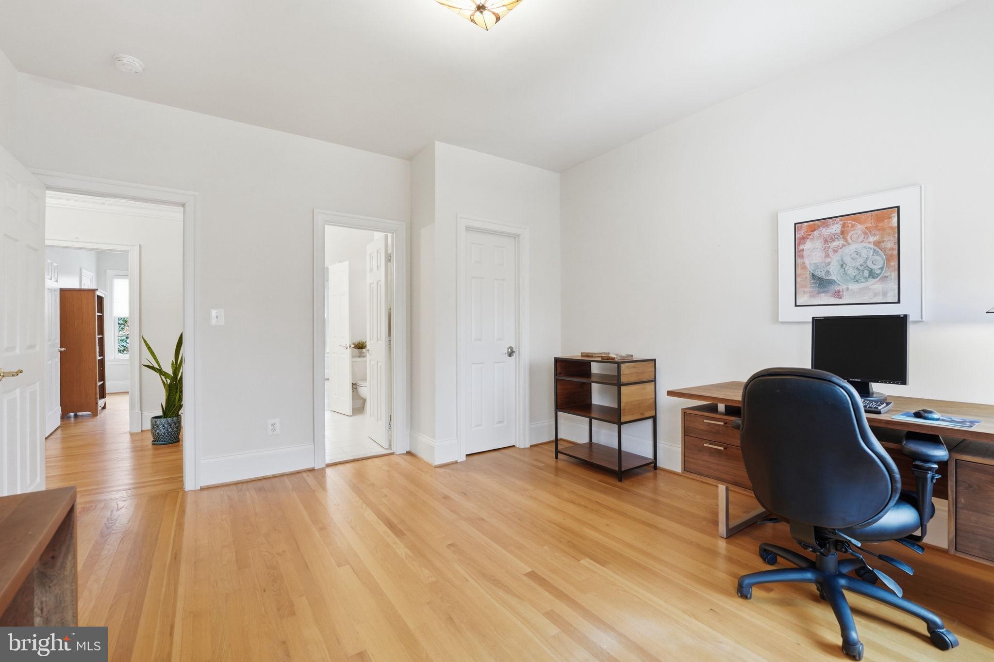 WILLIAMSBURG COMMONS - Residential