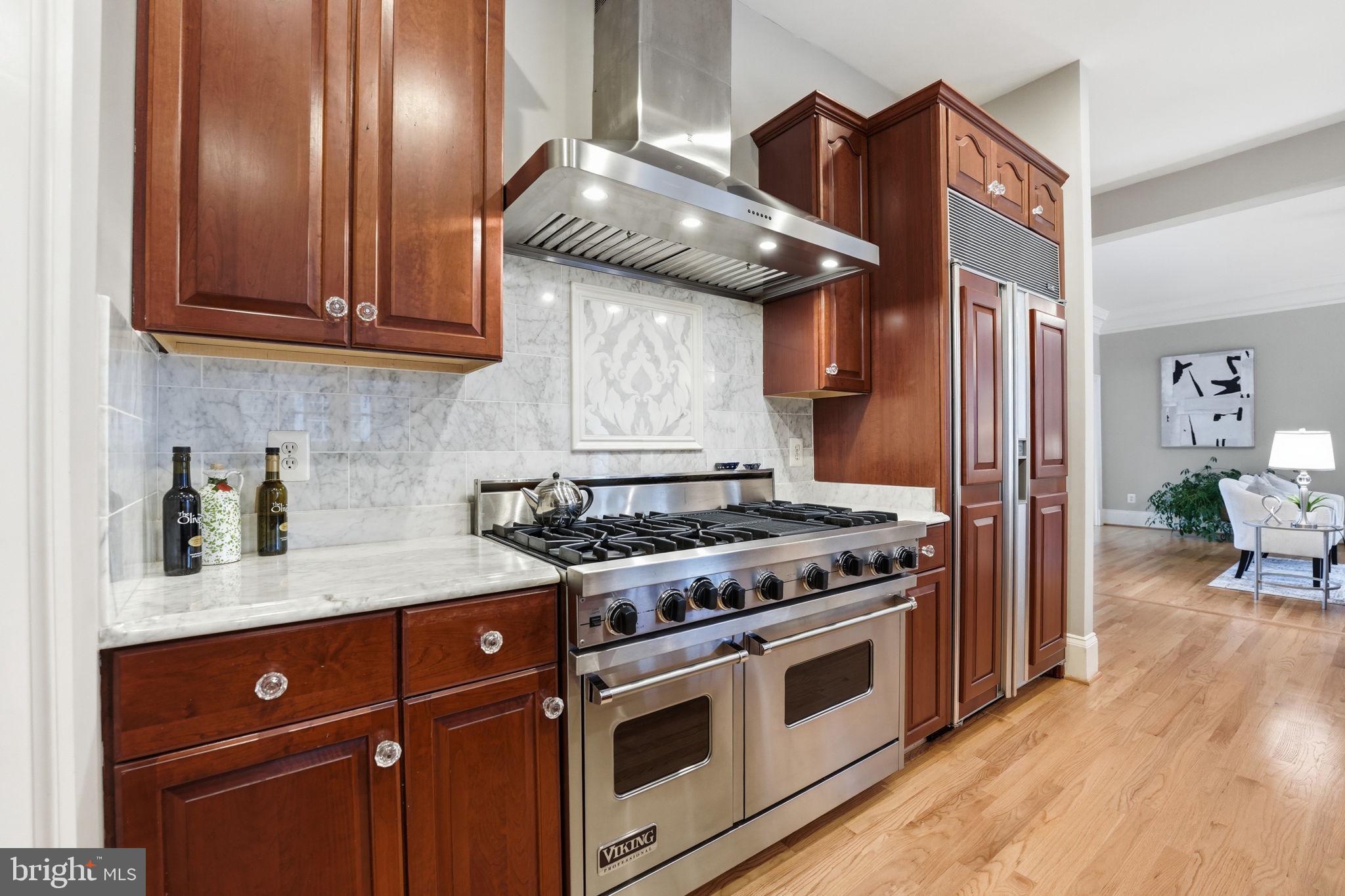 WILLIAMSBURG COMMONS - Residential