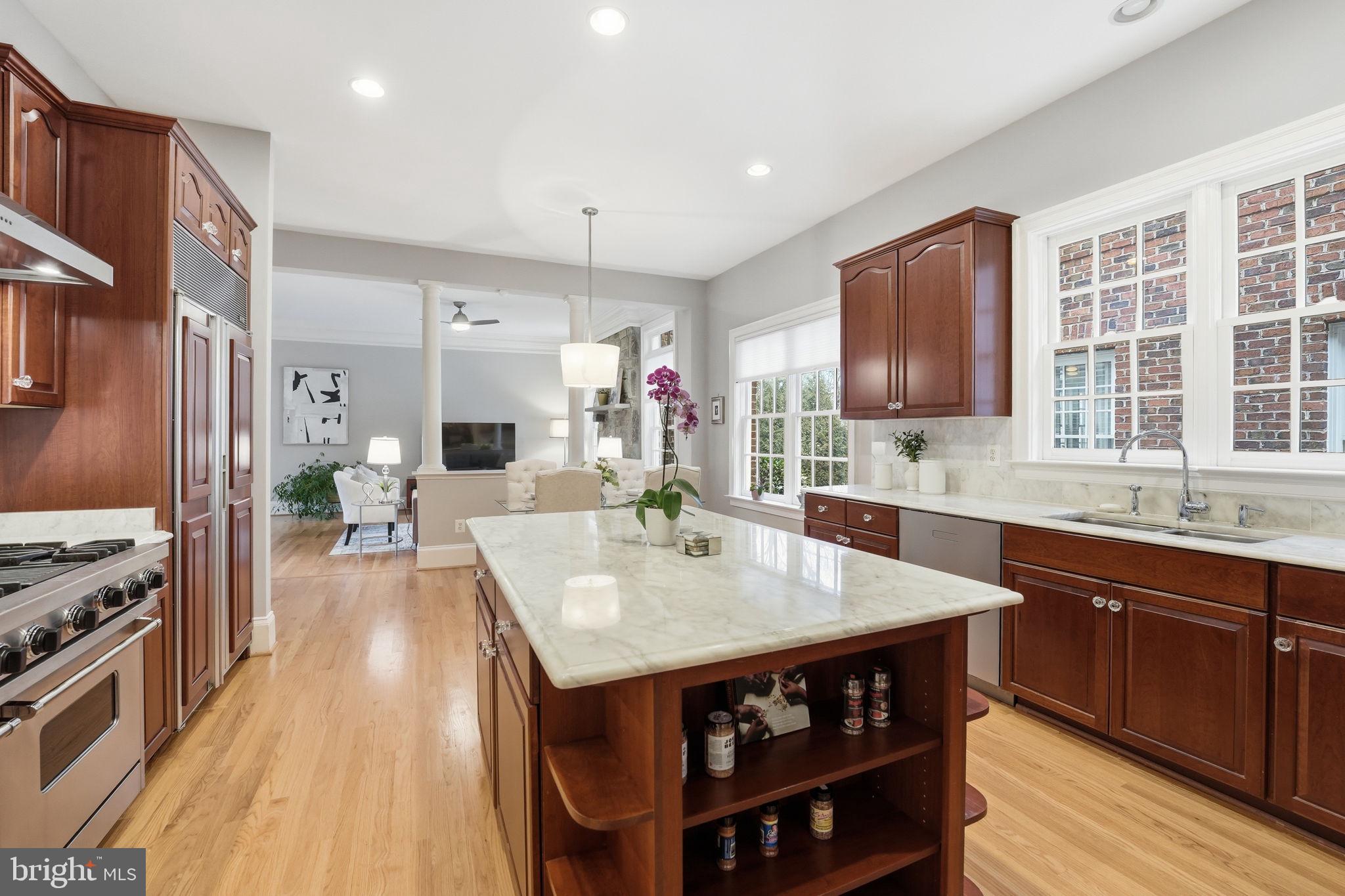 WILLIAMSBURG COMMONS - Residential