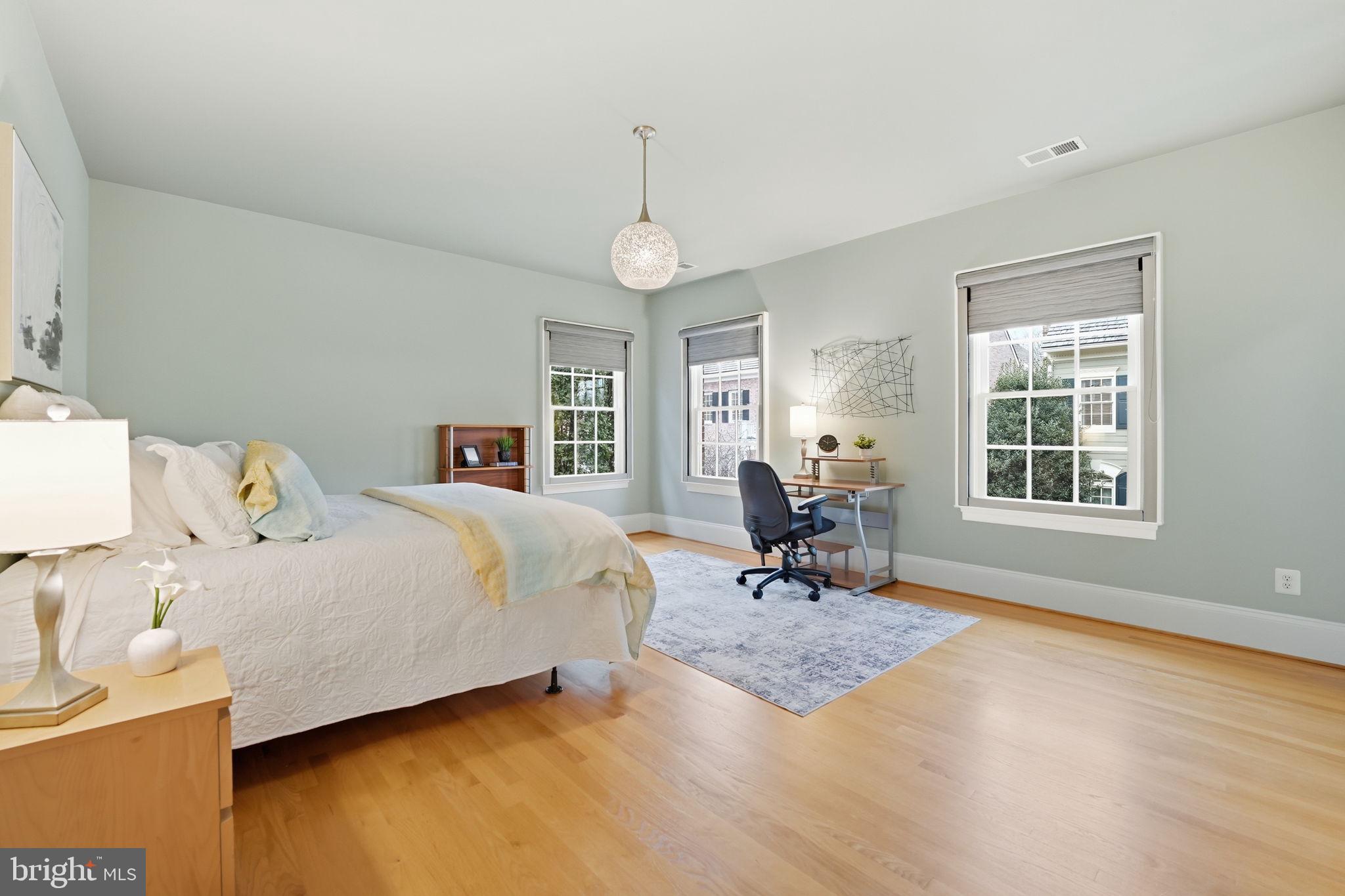 WILLIAMSBURG COMMONS - Residential