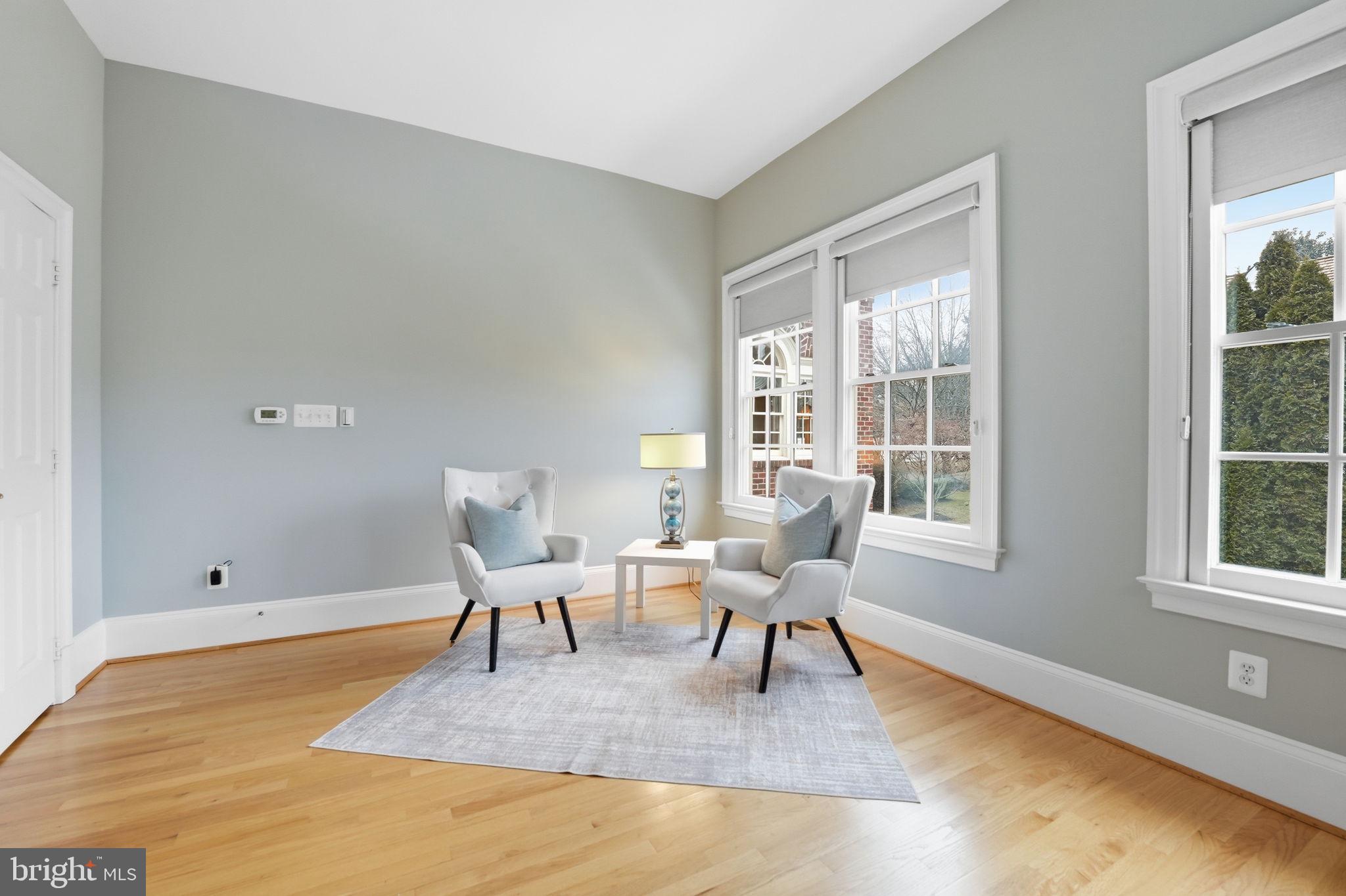 WILLIAMSBURG COMMONS - Residential