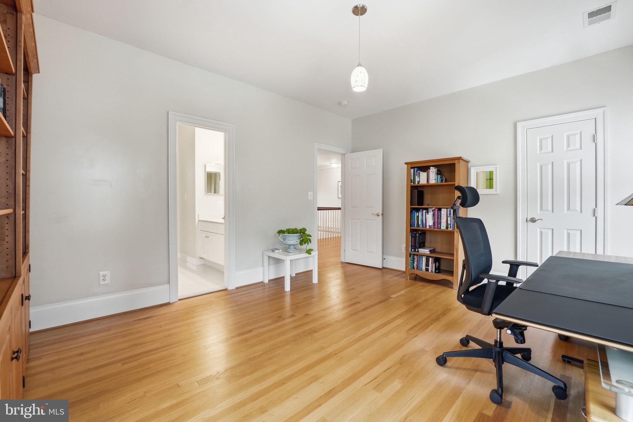 WILLIAMSBURG COMMONS - Residential