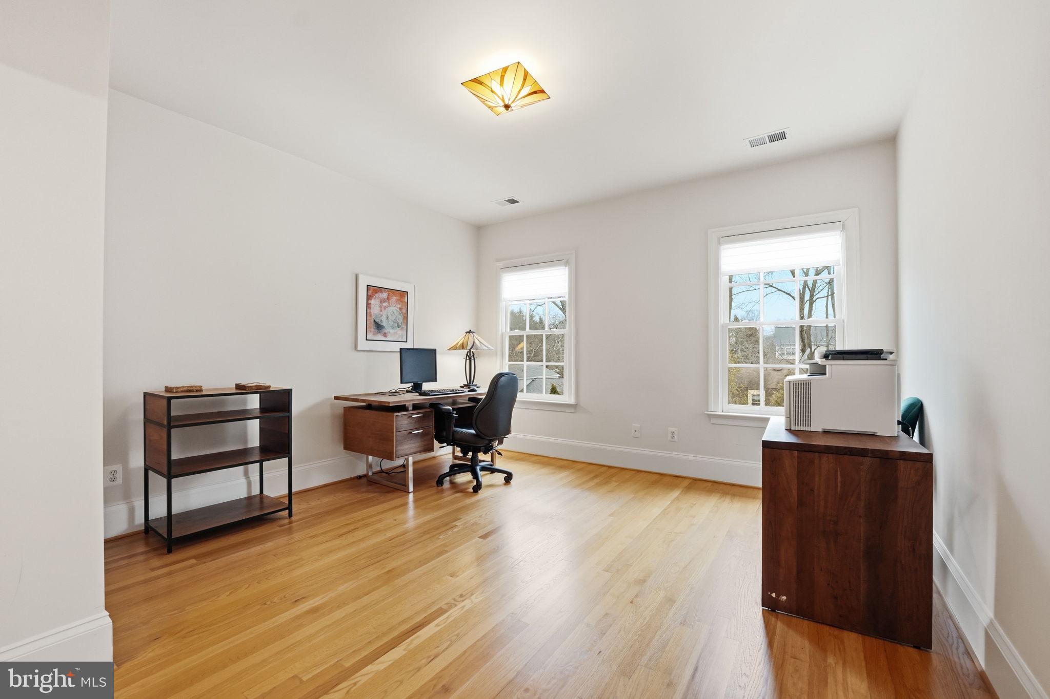 WILLIAMSBURG COMMONS - Residential