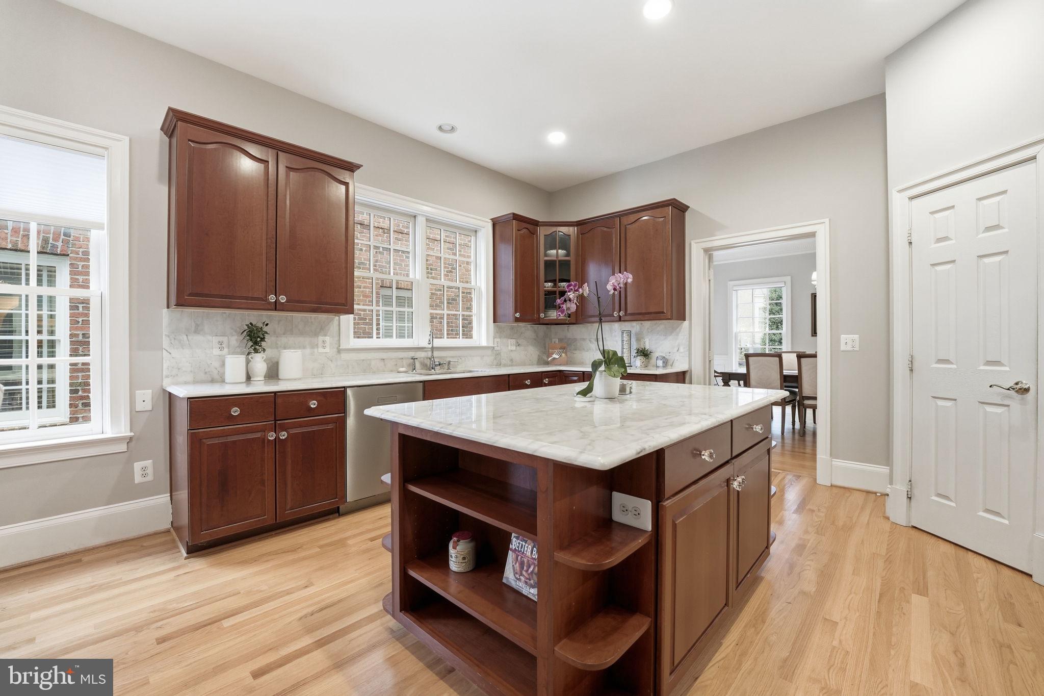 WILLIAMSBURG COMMONS - Residential