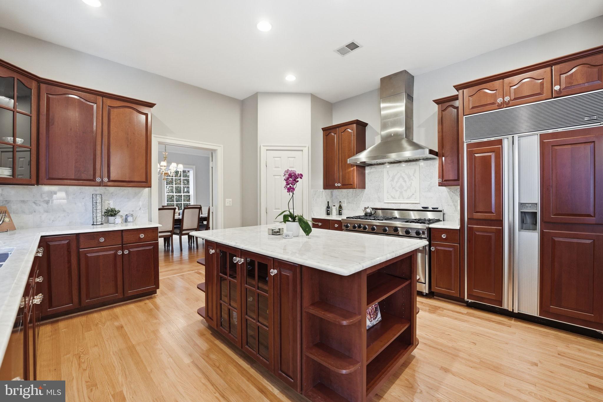 WILLIAMSBURG COMMONS - Residential