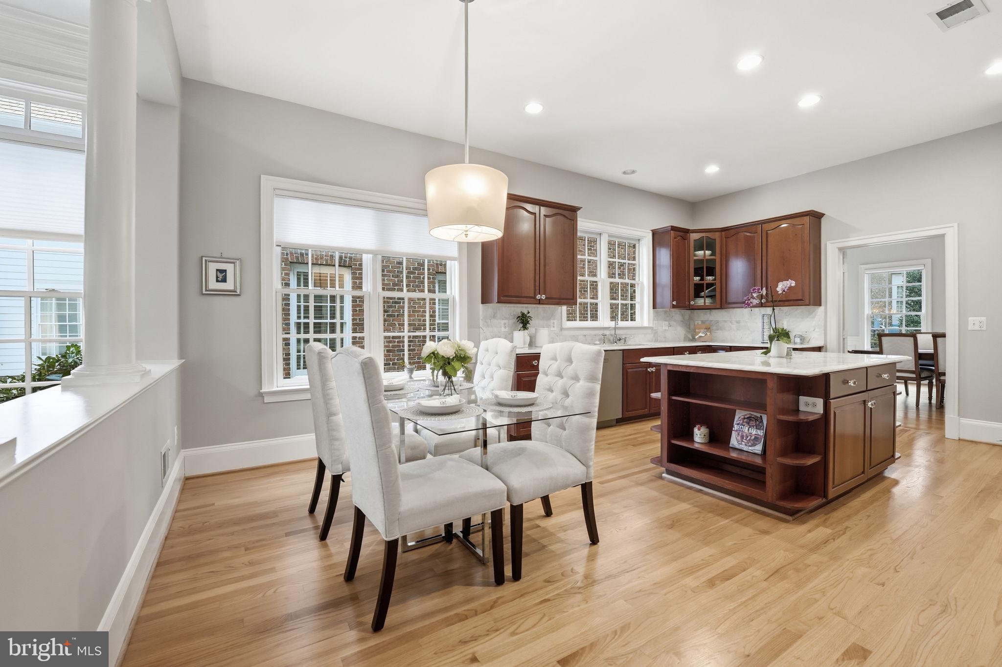 WILLIAMSBURG COMMONS - Residential