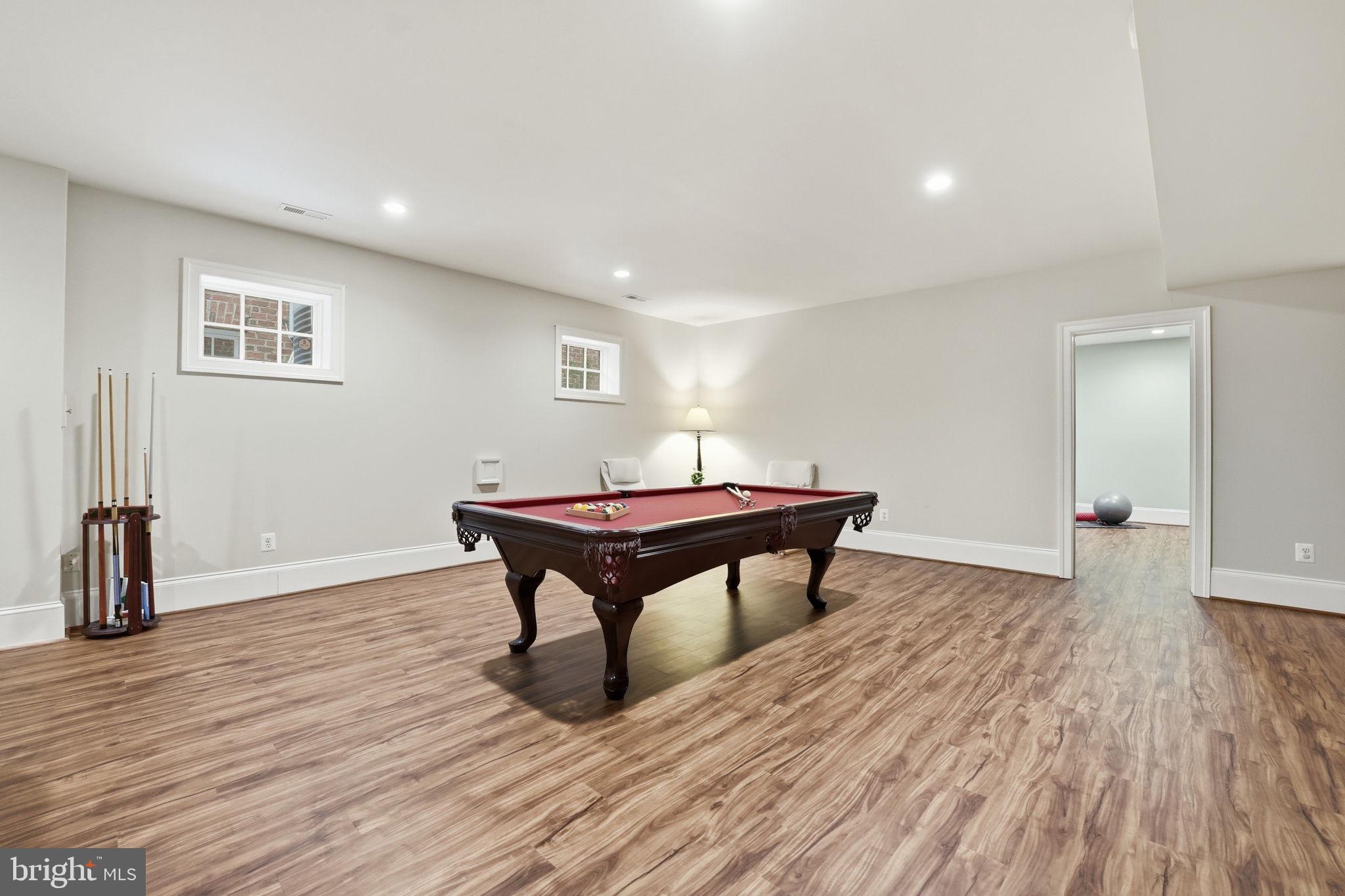 WILLIAMSBURG COMMONS - Residential