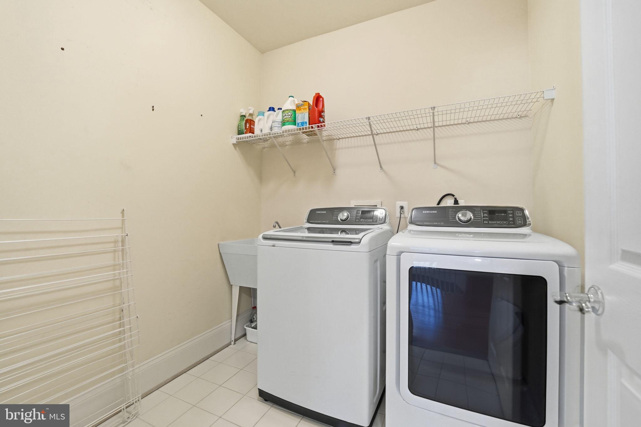 WILLIAMSBURG COMMONS - Residential