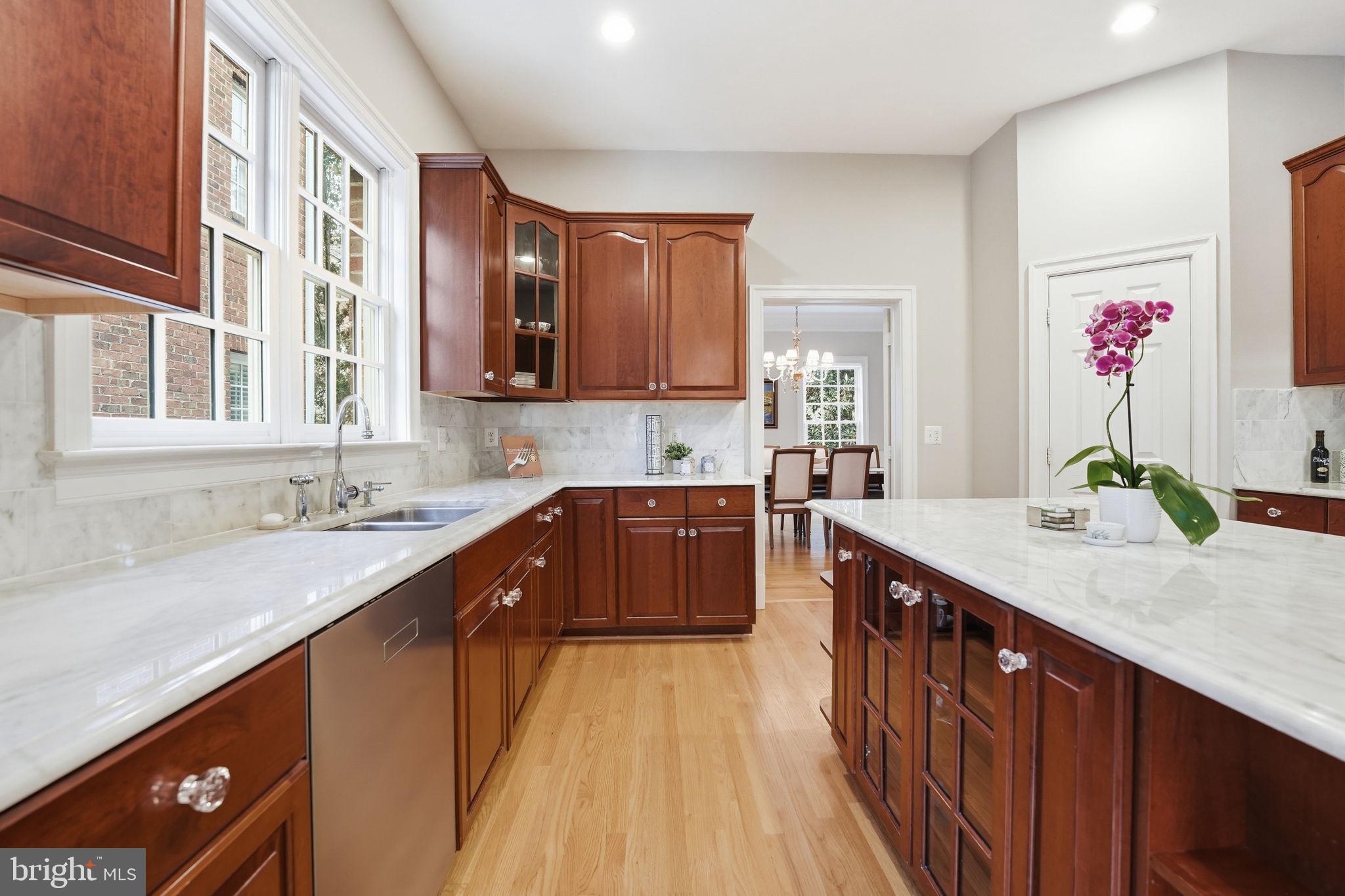 WILLIAMSBURG COMMONS - Residential