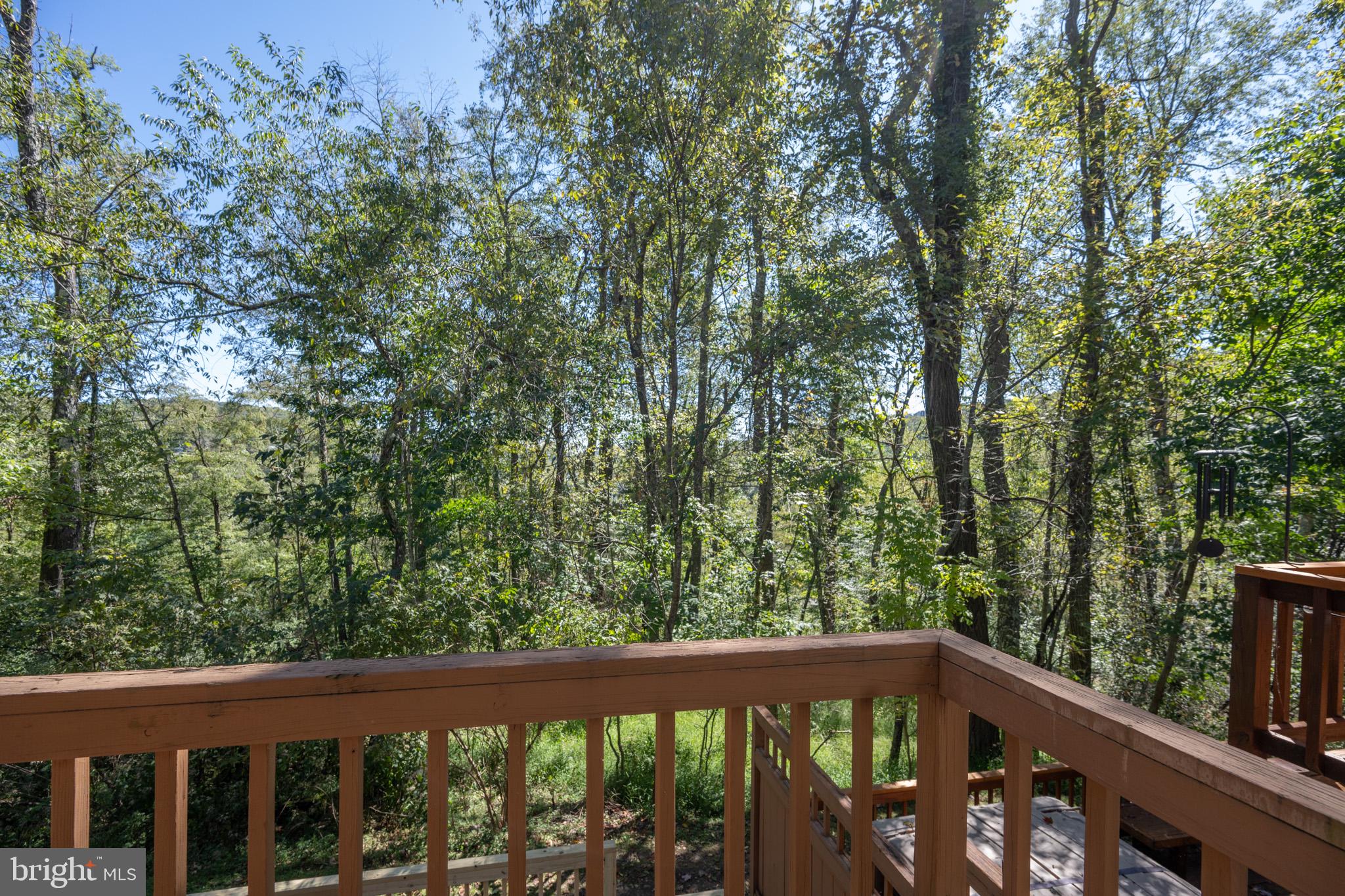17 LAKEVIEW COURT