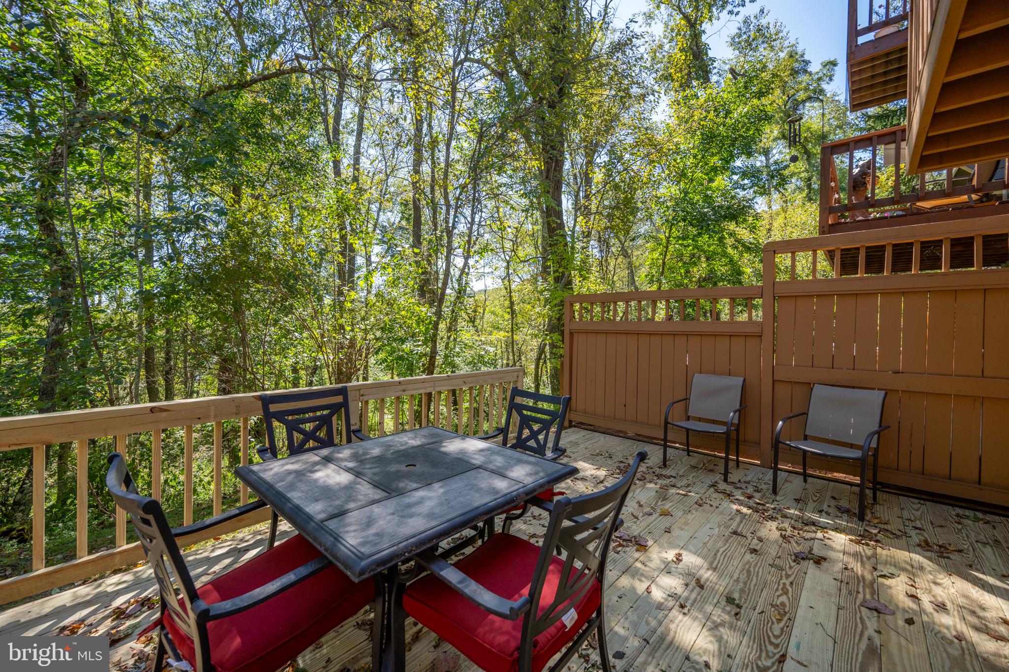 17 LAKEVIEW COURT