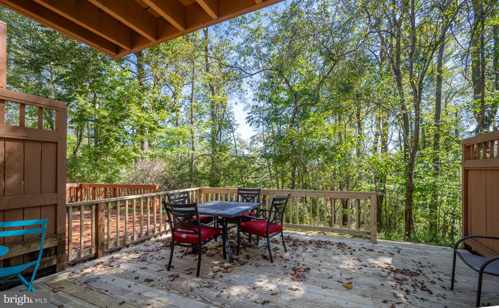 17 LAKEVIEW COURT