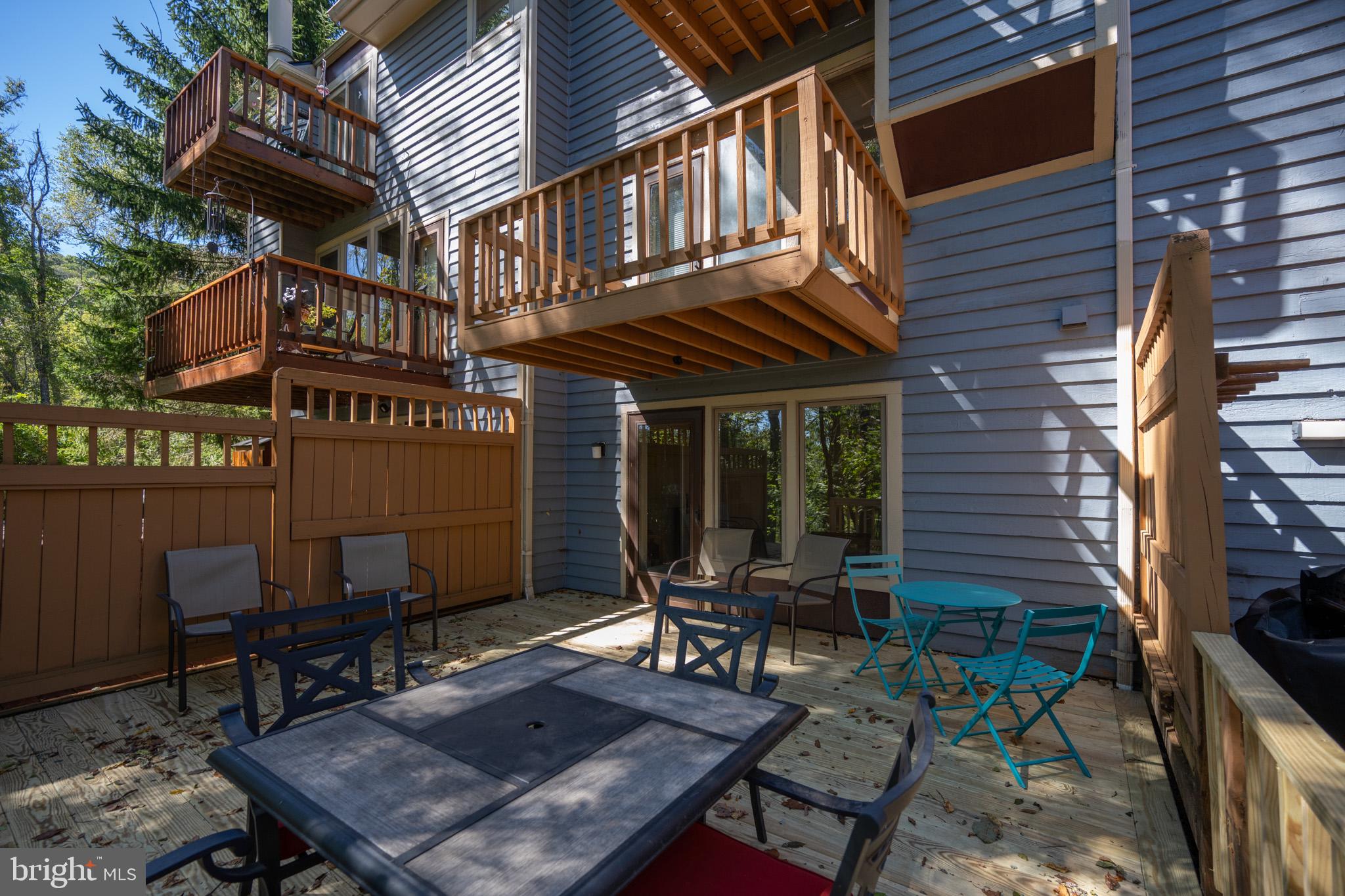 17 LAKEVIEW COURT