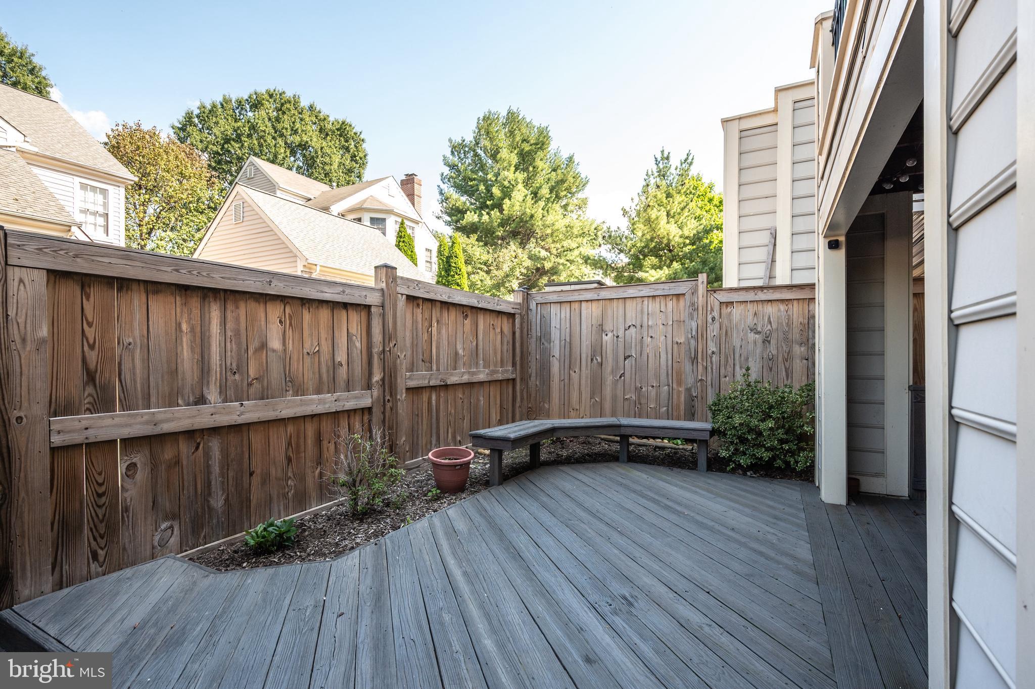 QUAKER HILL - Residential