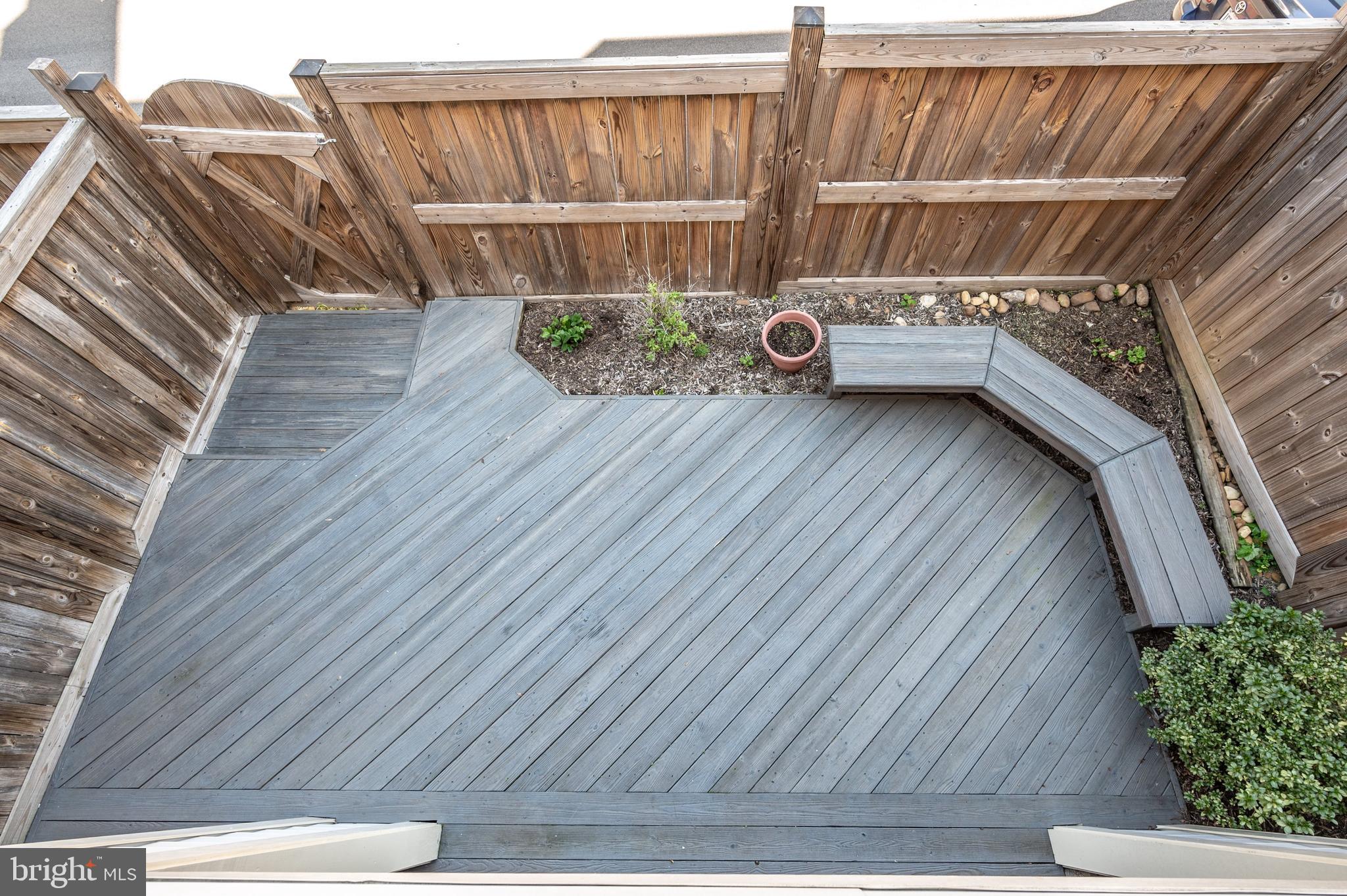 QUAKER HILL - Residential