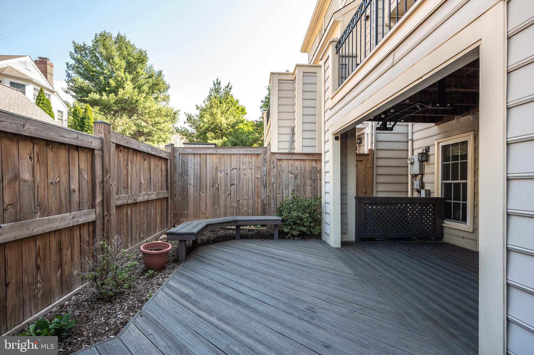 QUAKER HILL - Residential