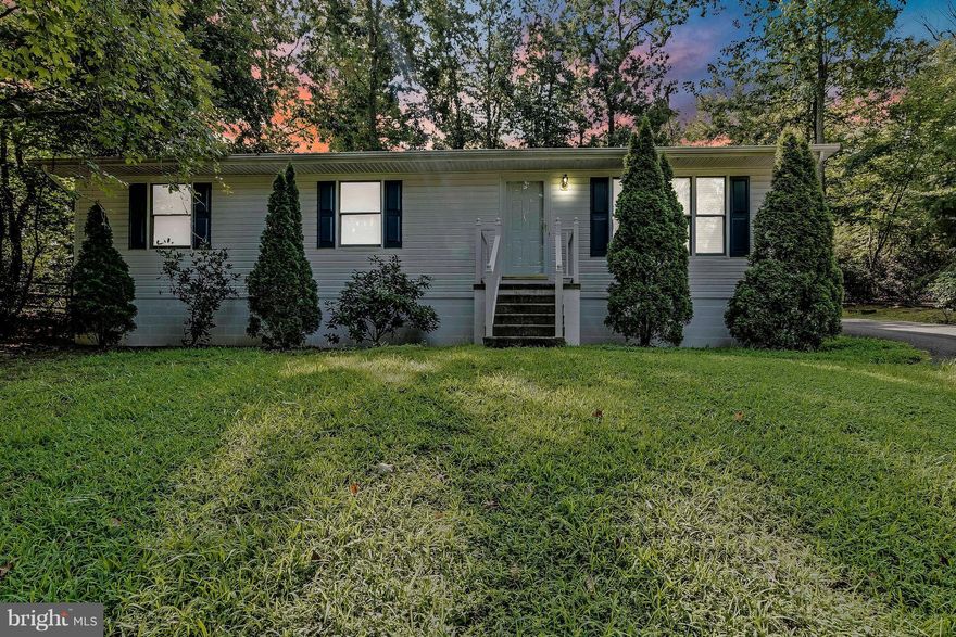 Gorgeous 3 bedroom, 2 bathroom rambler on almost a 1/2 acre! Home boasts beautiful new laminate flooring throughout, separate laundry area, family room, large eat-in kitchen/dining area and master suite. Add your own touches to this gem! Great value at this price, won't last long! In desirable Town Creek neighborhood.