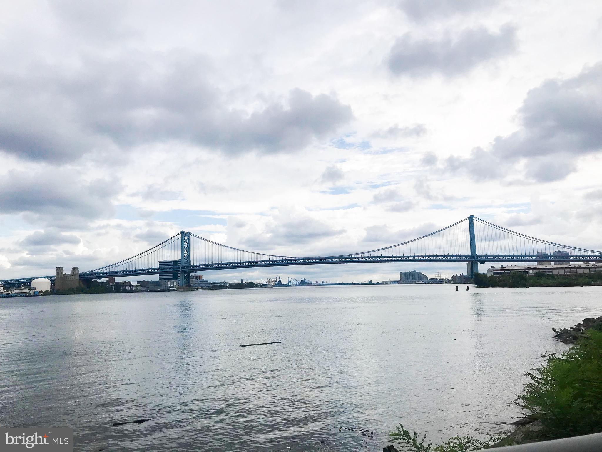 WATERFRONT SQUARE - Residential