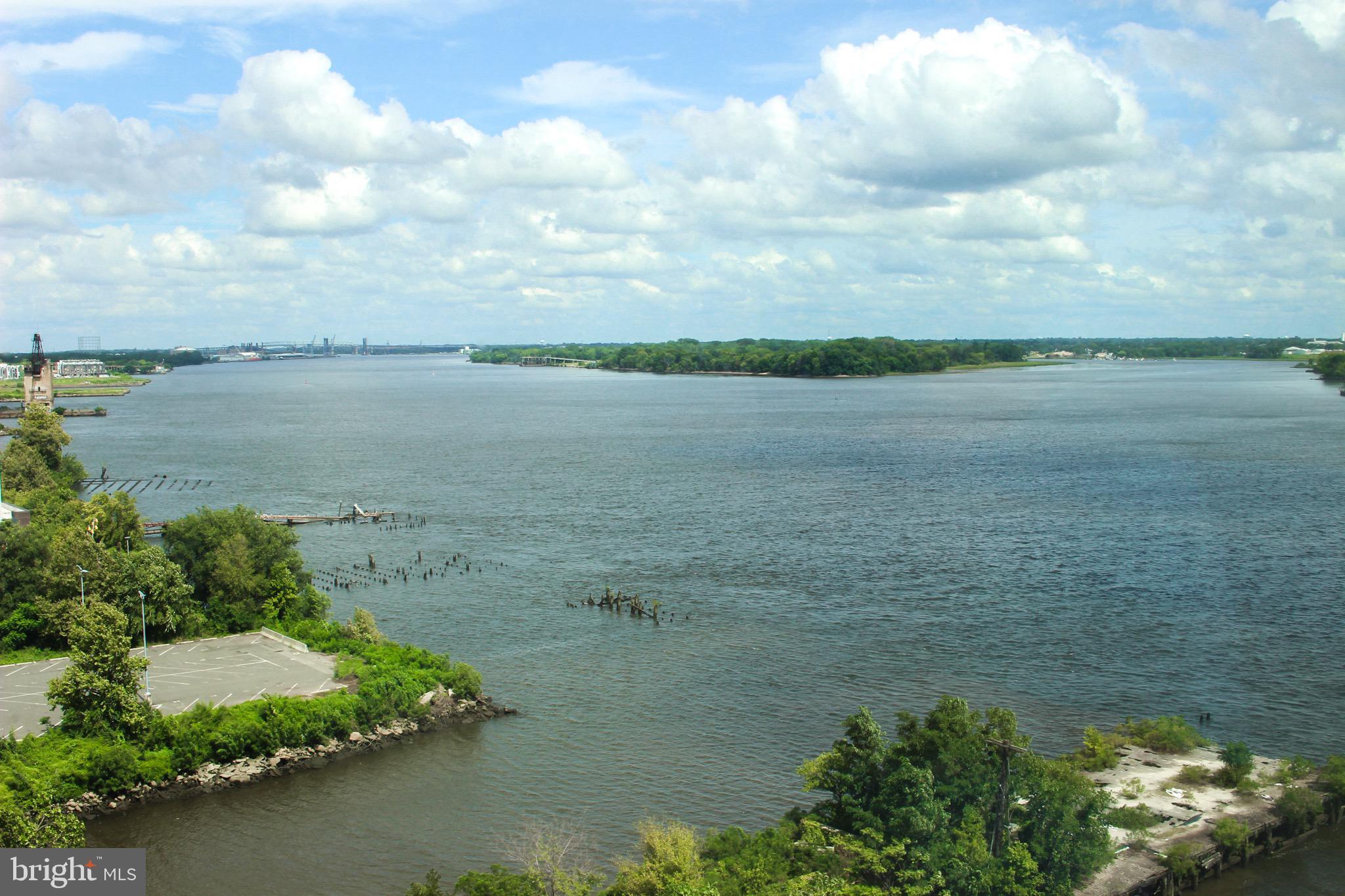 WATERFRONT SQUARE - Residential