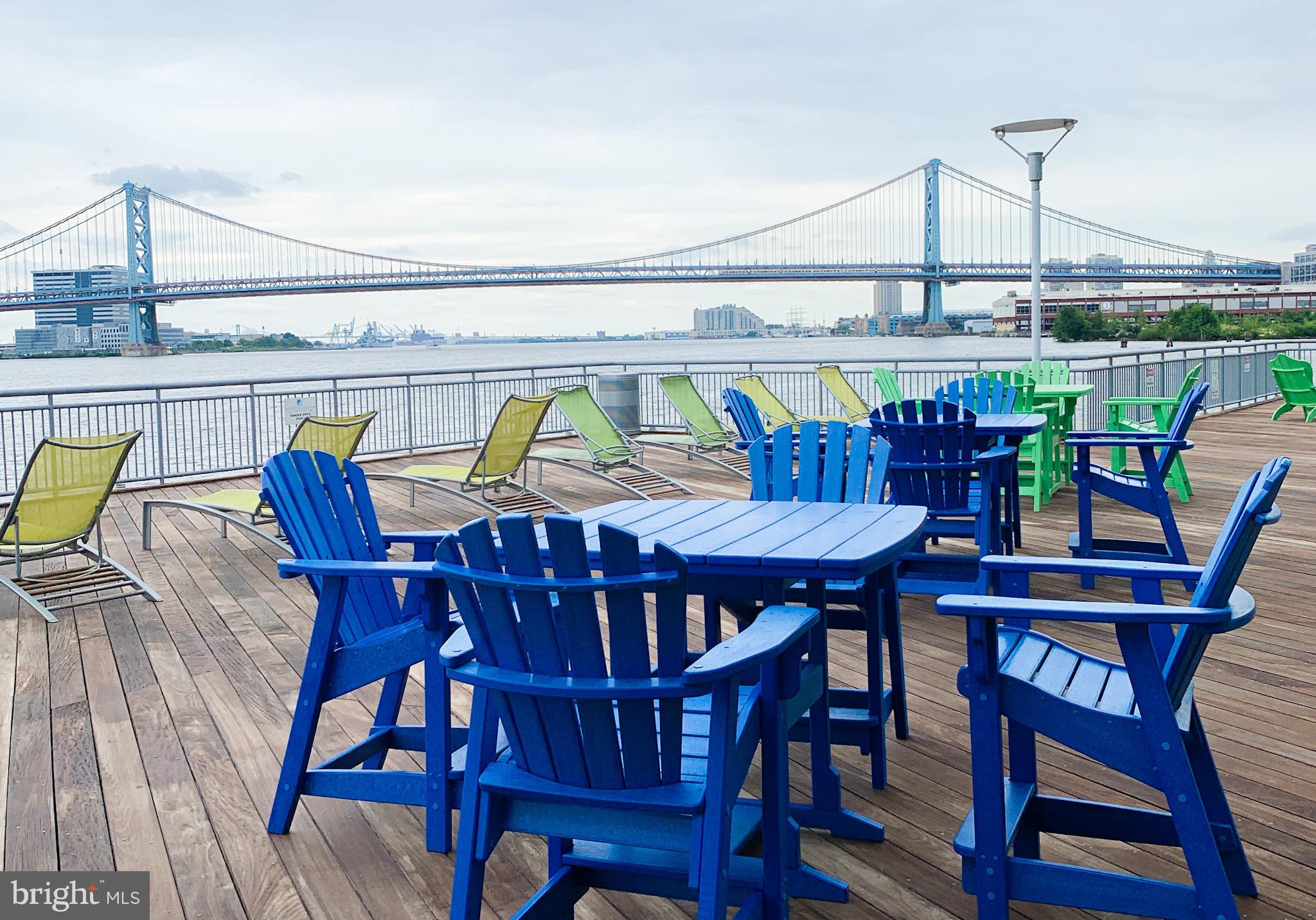 WATERFRONT SQUARE - Residential