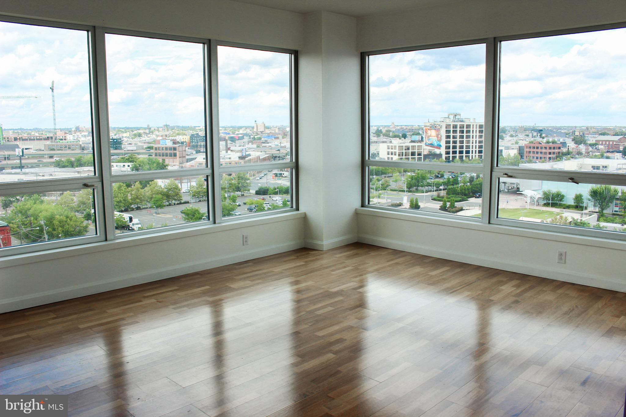 WATERFRONT SQUARE - Residential