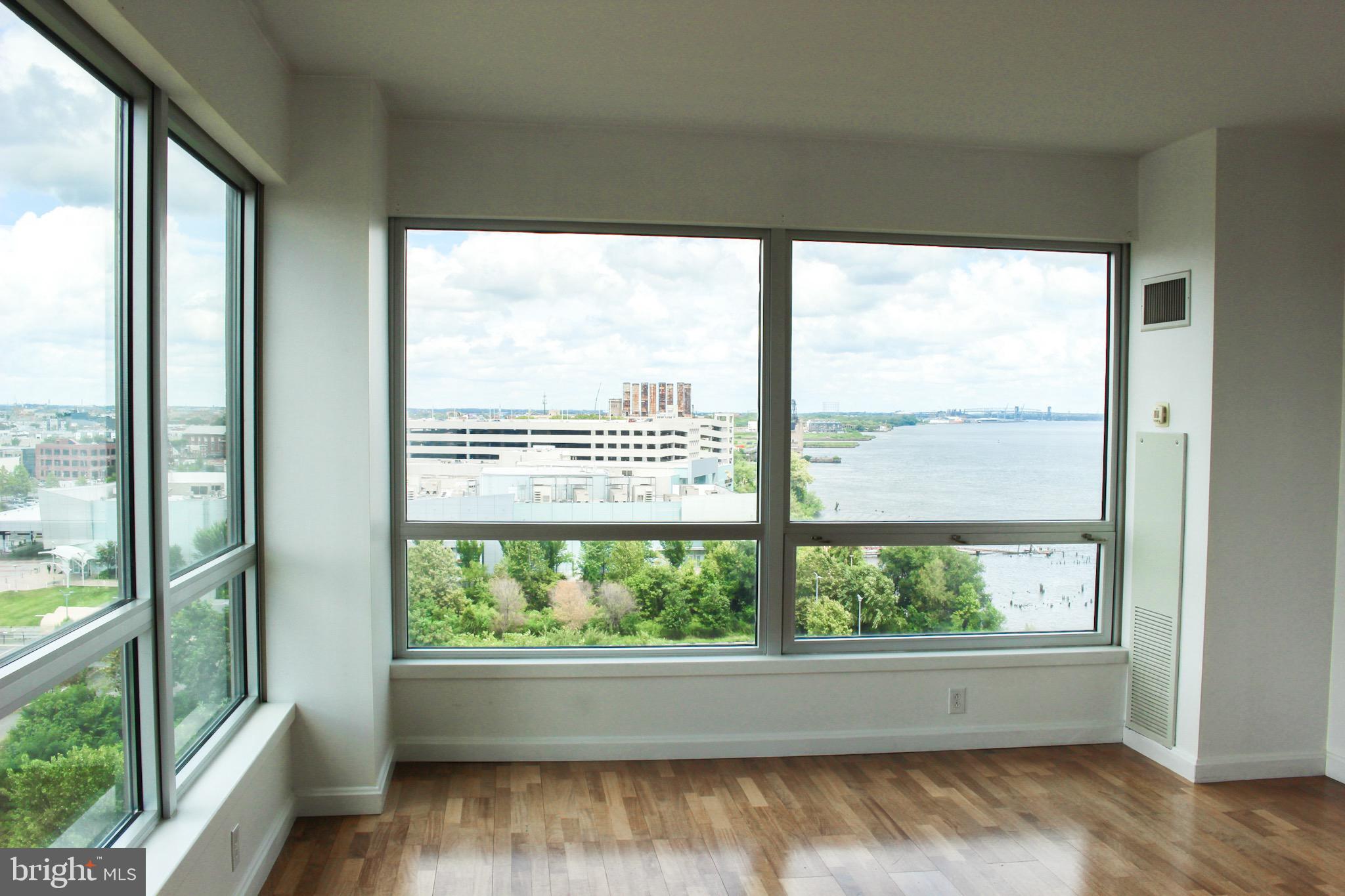 WATERFRONT SQUARE - Residential