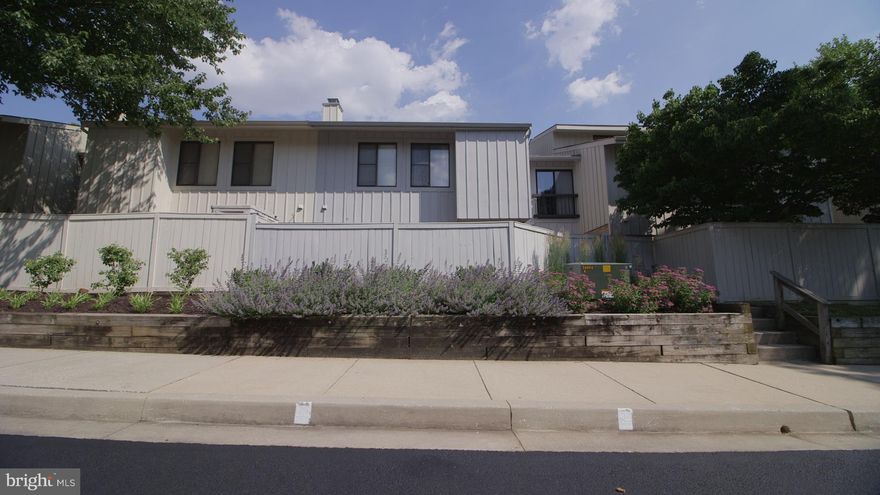 Charming 2 story condo-townhouse in popular Barnside community.  3 BR, 2.5BA Wood floors, stainless steel appliances, granite counter, large Master w/ sitting room, large fenced patio w/ deck. Conveniently close to HoCo General Hospital, HCC, Mall in Columbia.  HOME WARRANTY w/ HVAC warranty included!