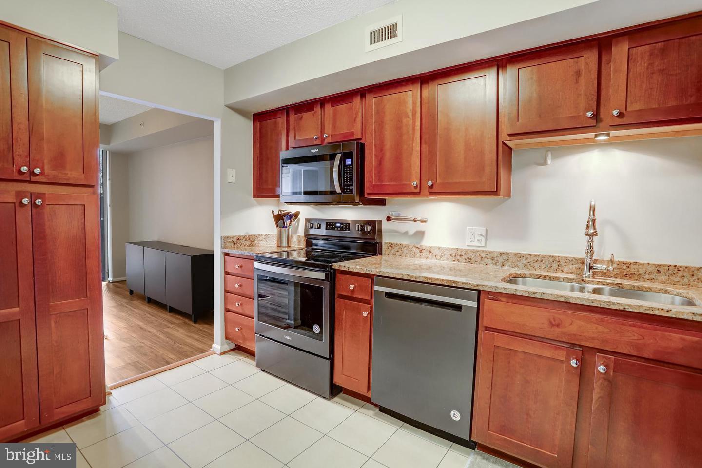 RENAISSANCE AT TYSONS - Residential Lease