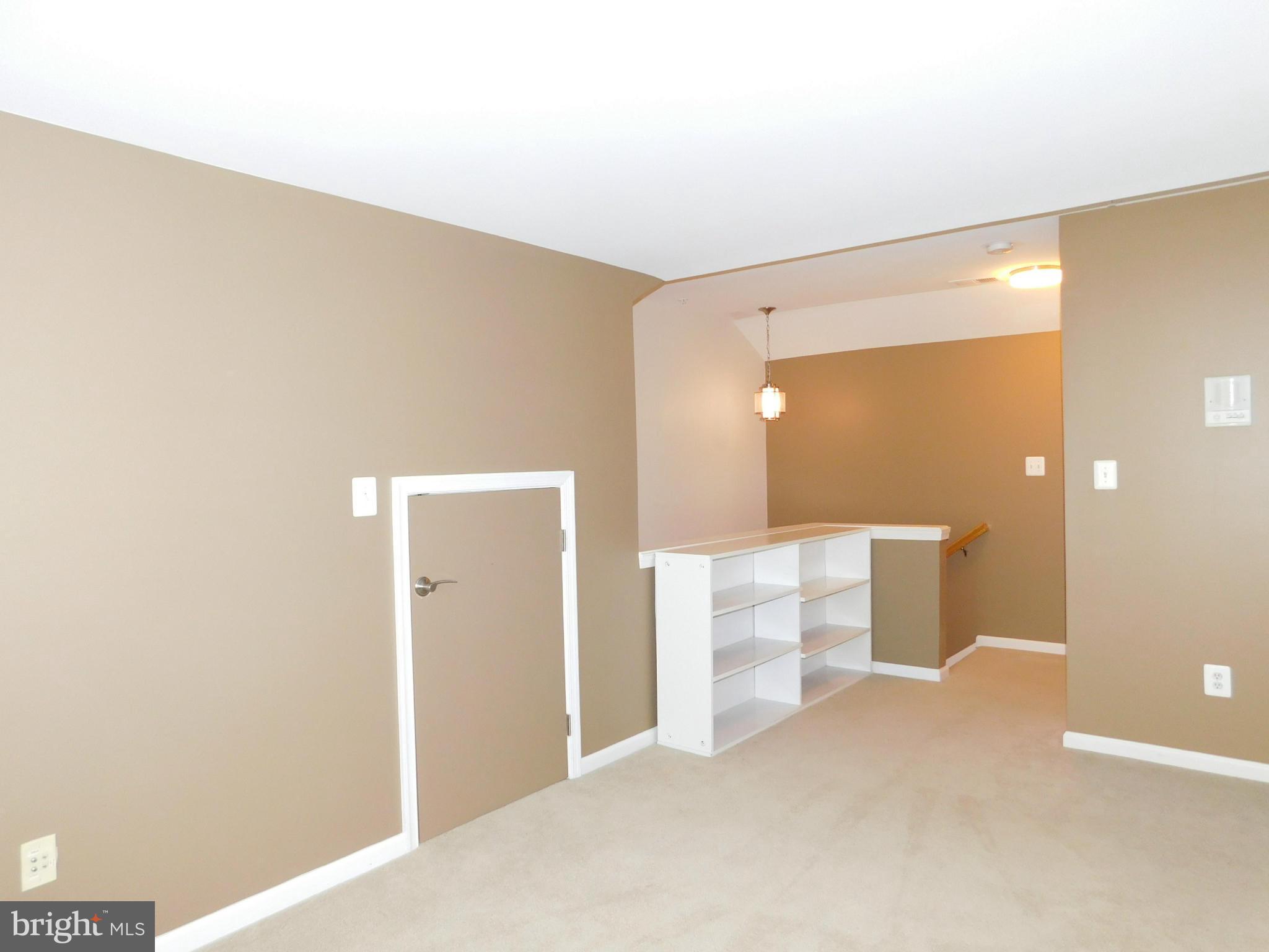 COURTHOUSE SQUARE - Residential Lease