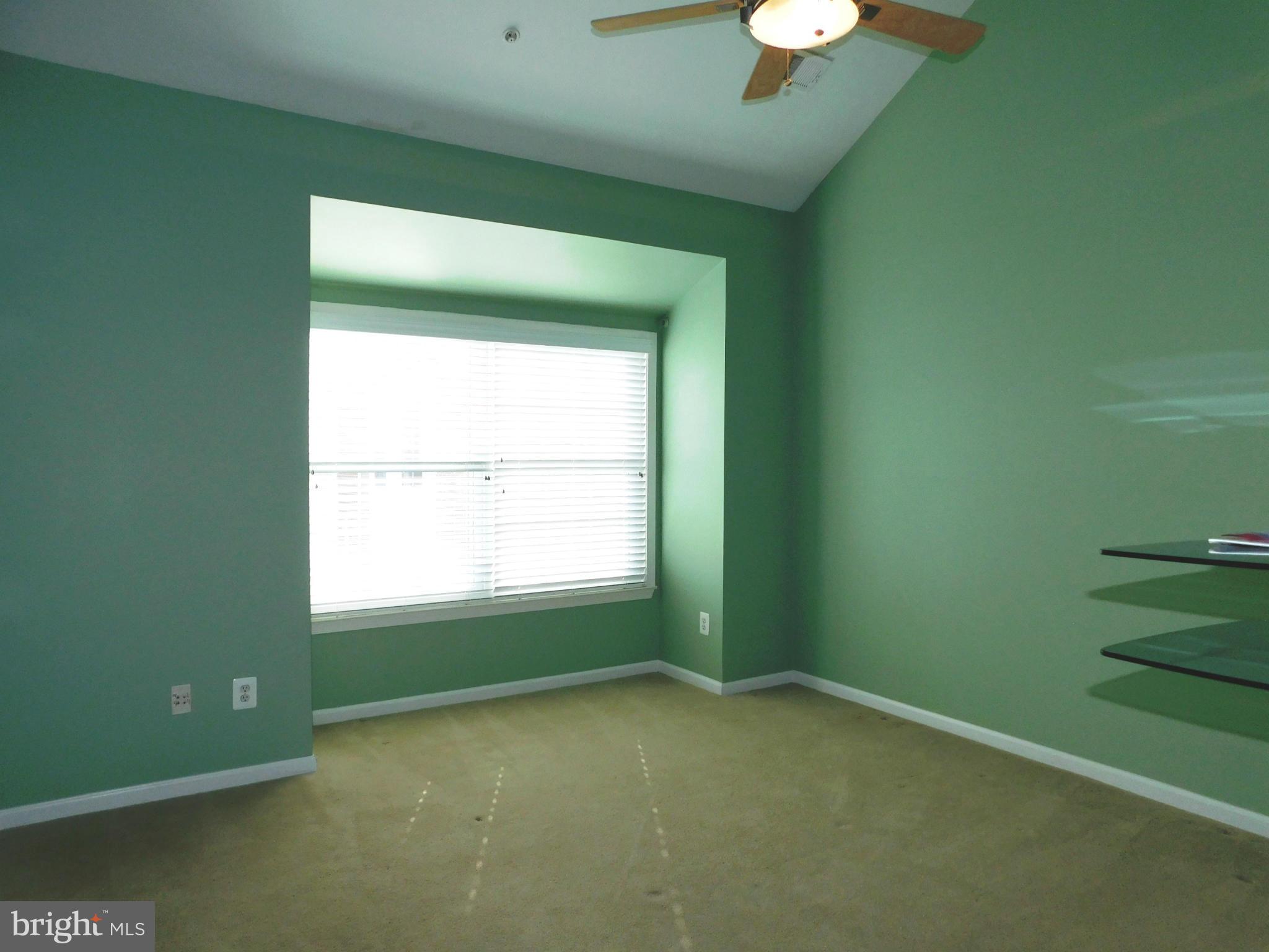 COURTHOUSE SQUARE - Residential Lease